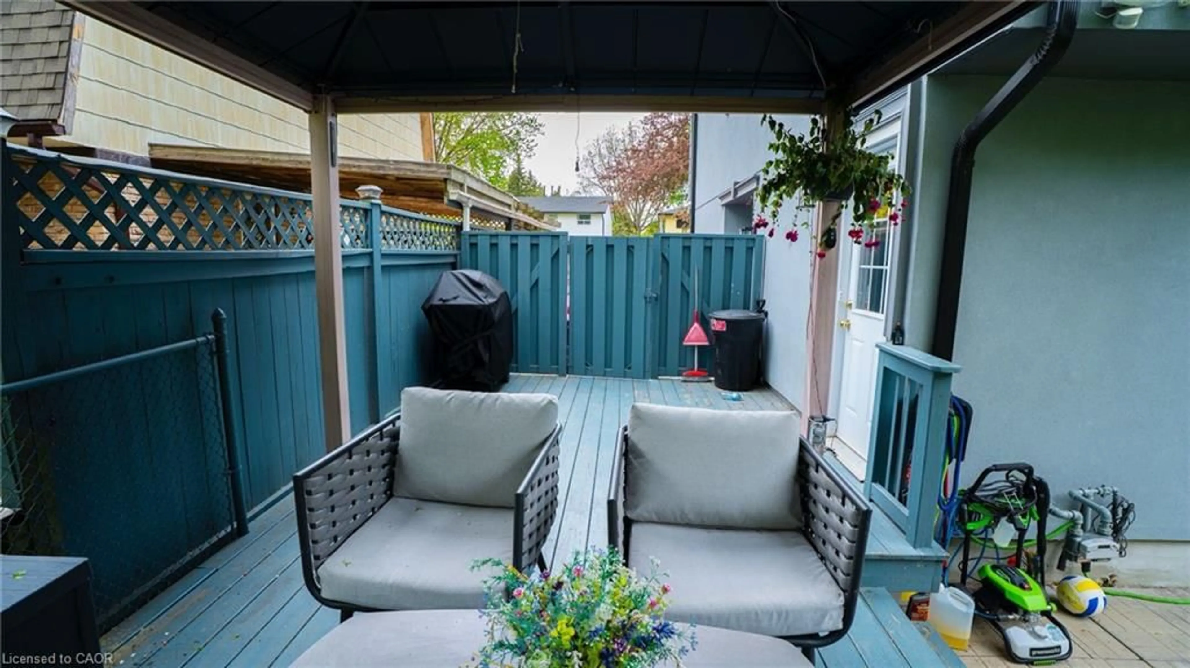 Patio, street for 433B Lee Ave, Waterloo Ontario N2K 2G4