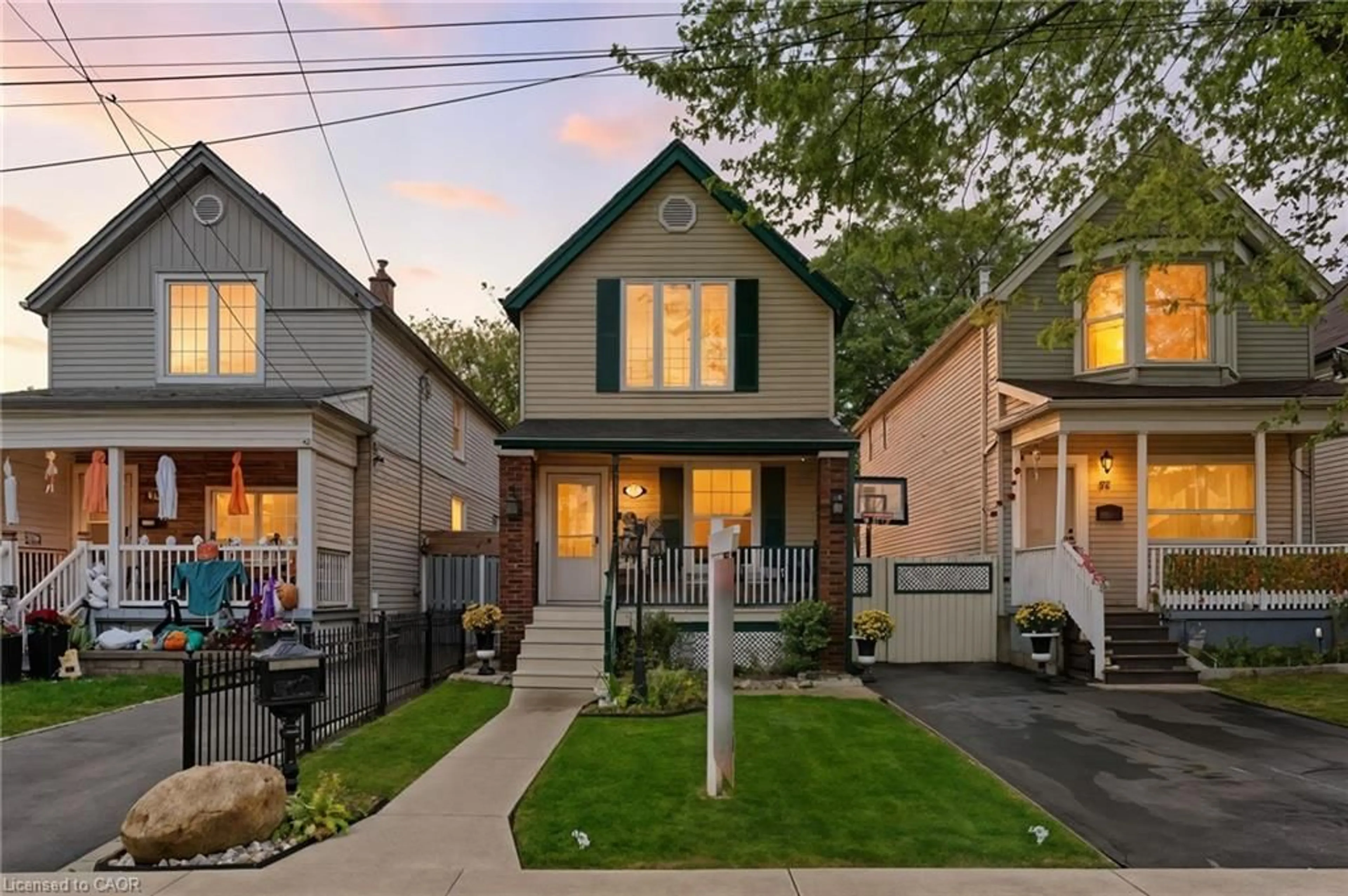 Home with brick exterior material, street for 34 Albemarle St, Hamilton Ontario L8L 7G4