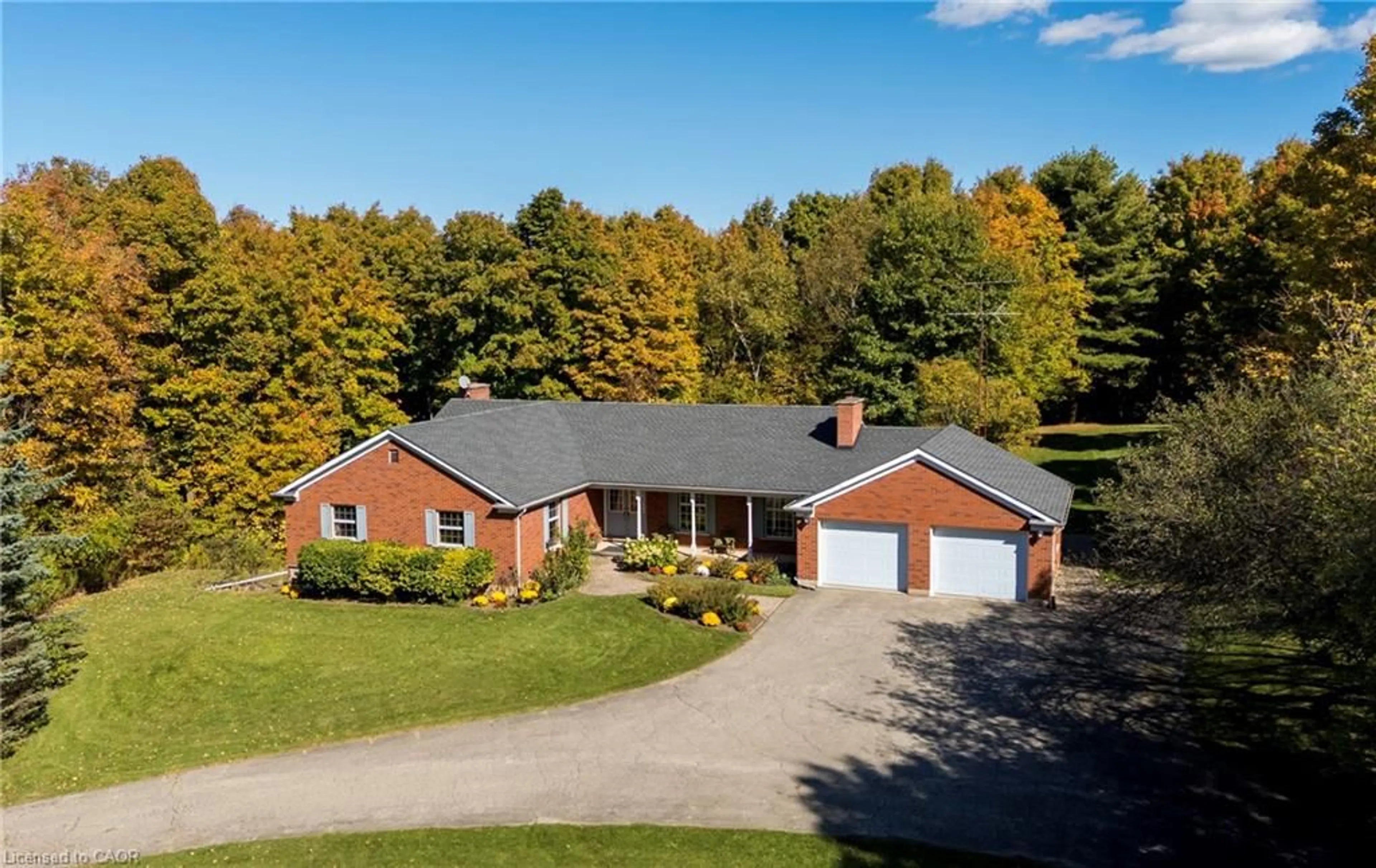 A pic from outside/outdoor area/front of a property/back of a property/a pic from drone, street for 179 Main St, Halton Ontario L0P 1B0