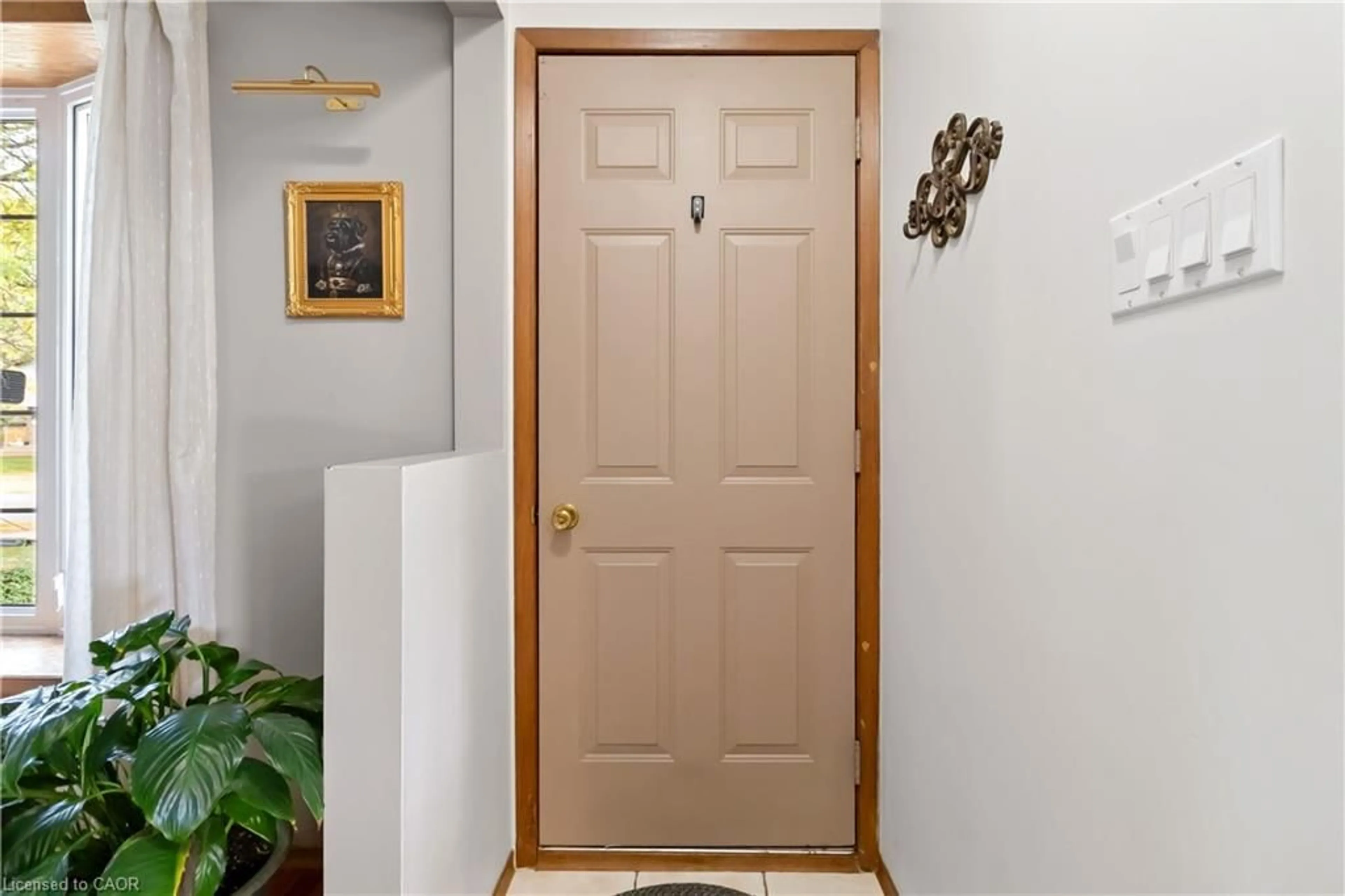 Indoor entryway for 159 Hadati Rd, Guelph Ontario N1E 6N3