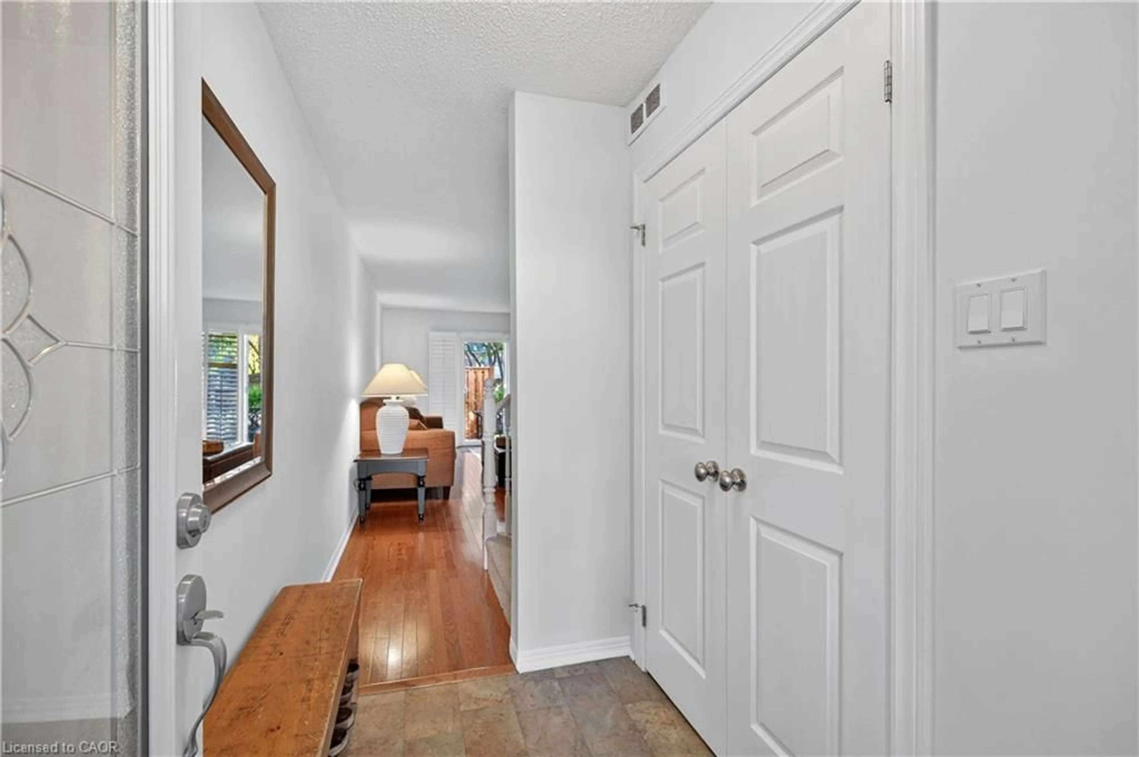 Indoor entryway for 1011 White Oak Dr #20, Burlington Ontario L7T 2L3