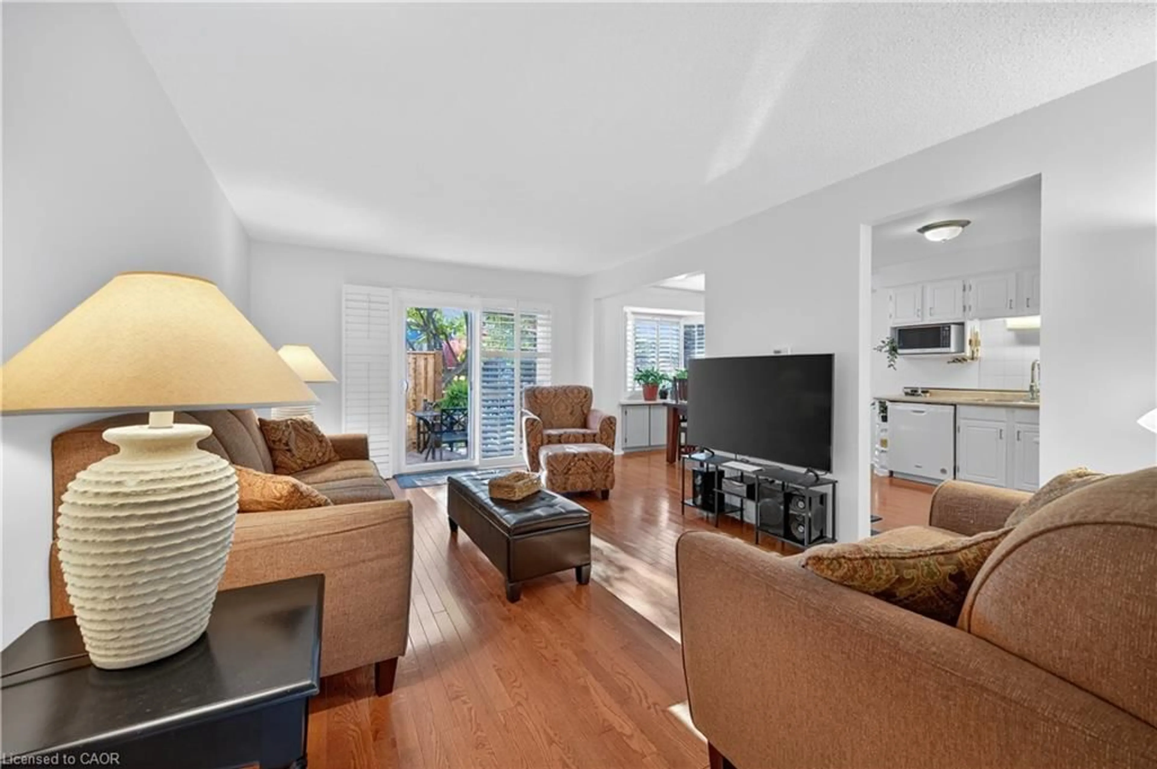 Living room with furniture, unknown for 1011 White Oak Dr #20, Burlington Ontario L7T 2L3