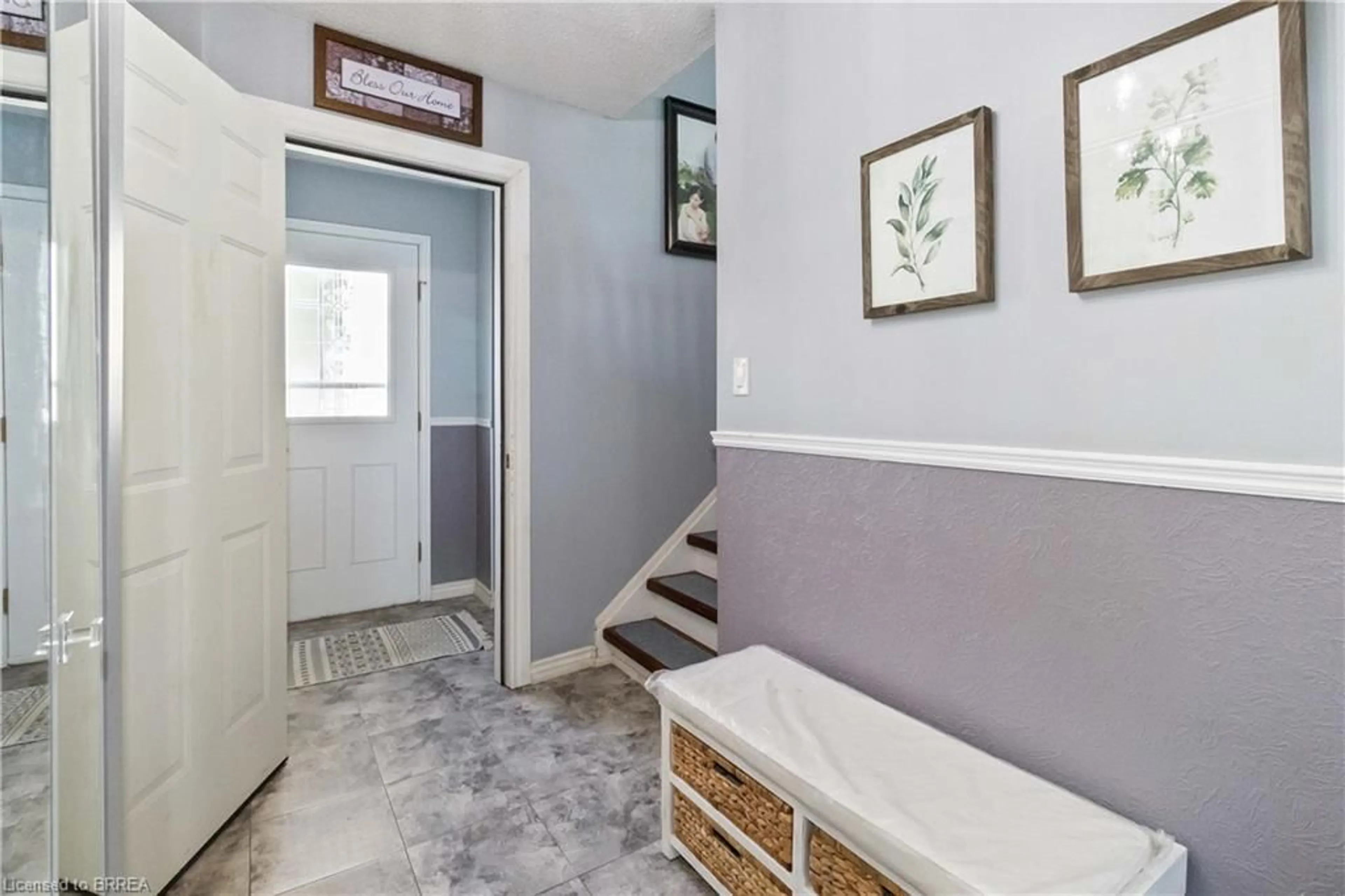 Indoor entryway for 34 Sympatica Cres, Brantford Ontario N3P 1G4