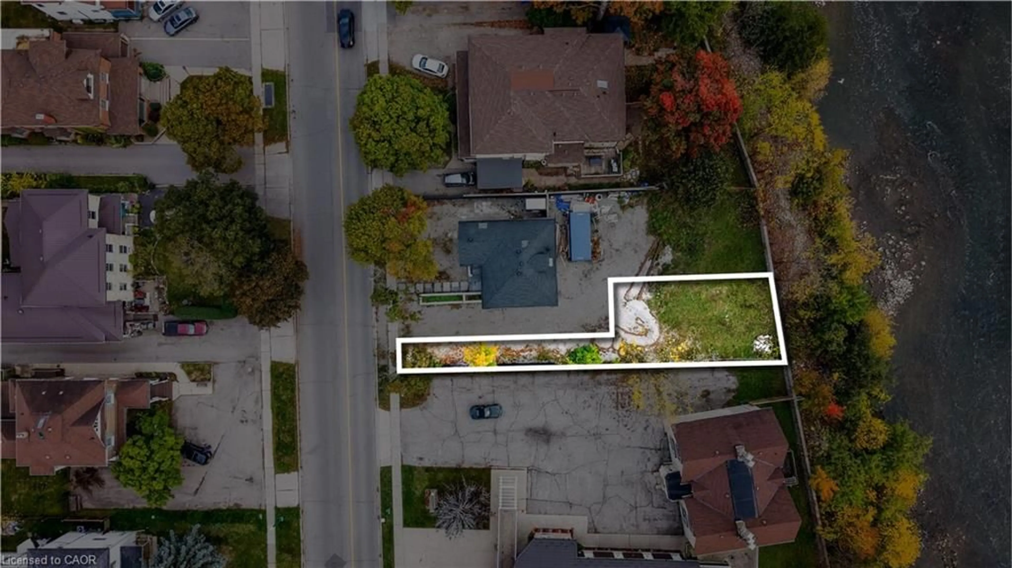 A pic from outside/outdoor area/front of a property/back of a property/a pic from drone, street for 67 Grand Ave #3, Cambridge Ontario N1S 2L1