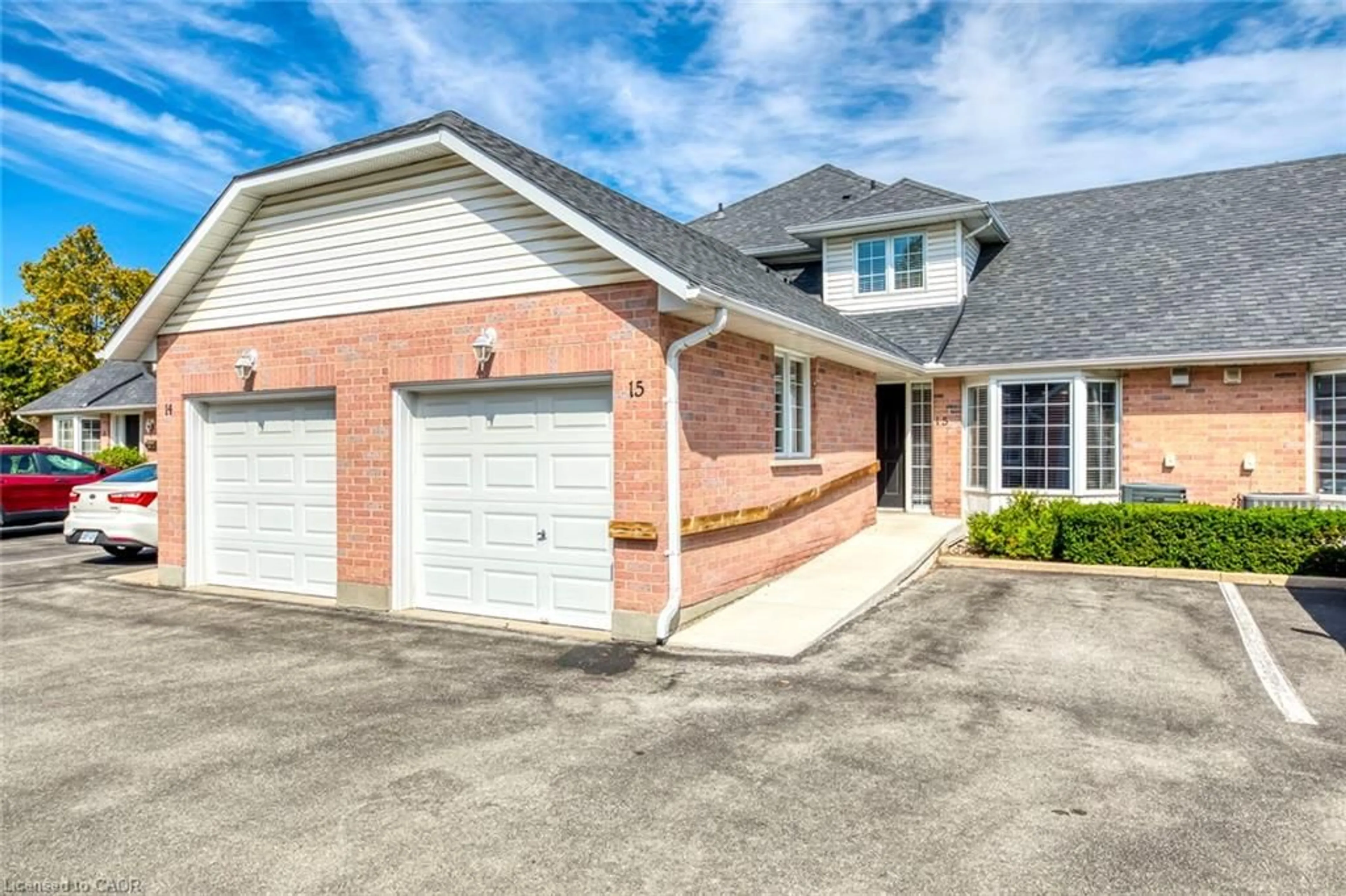 Home with brick exterior material, street for 2435 Woodward Ave #15, Burlington Ontario L7R 1V2