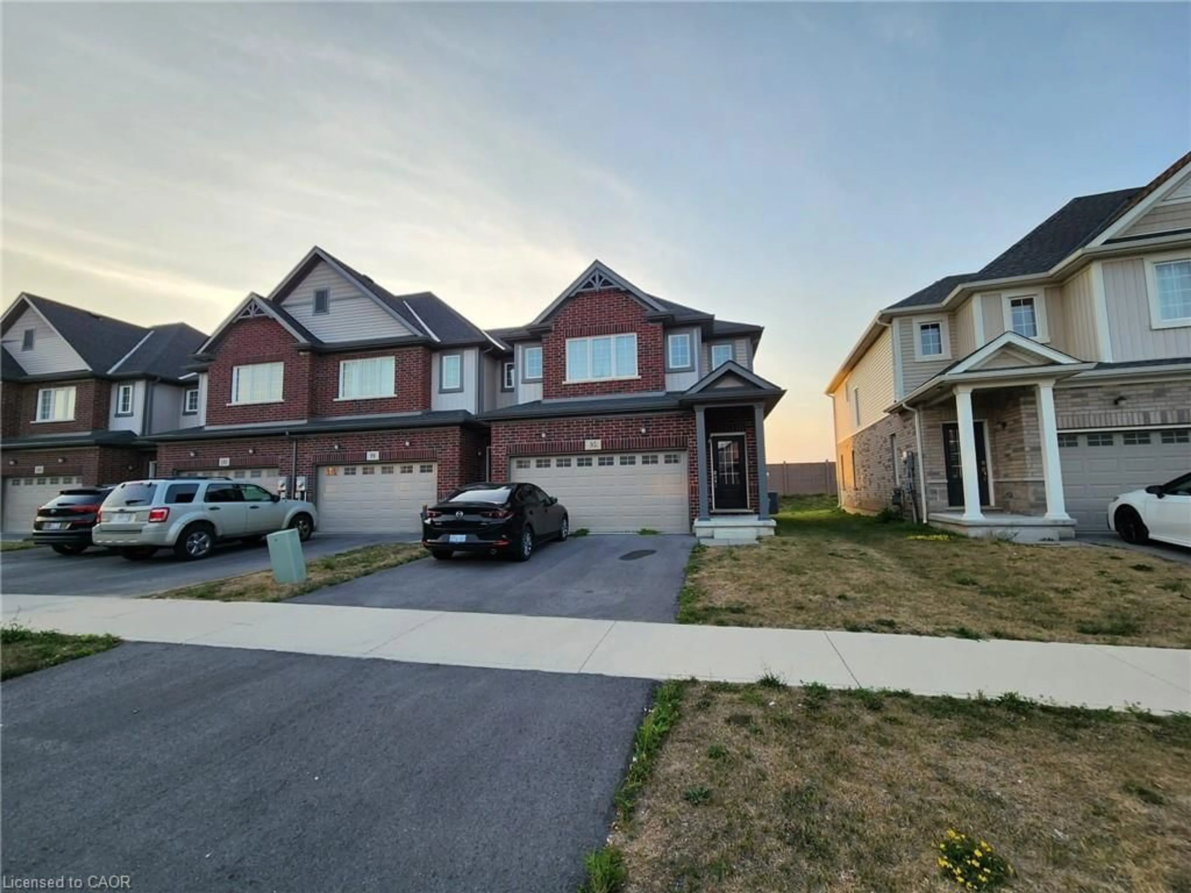 Home with brick exterior material, street for 95 Bur Oak Dr, Thorold Ontario L2V 0L8