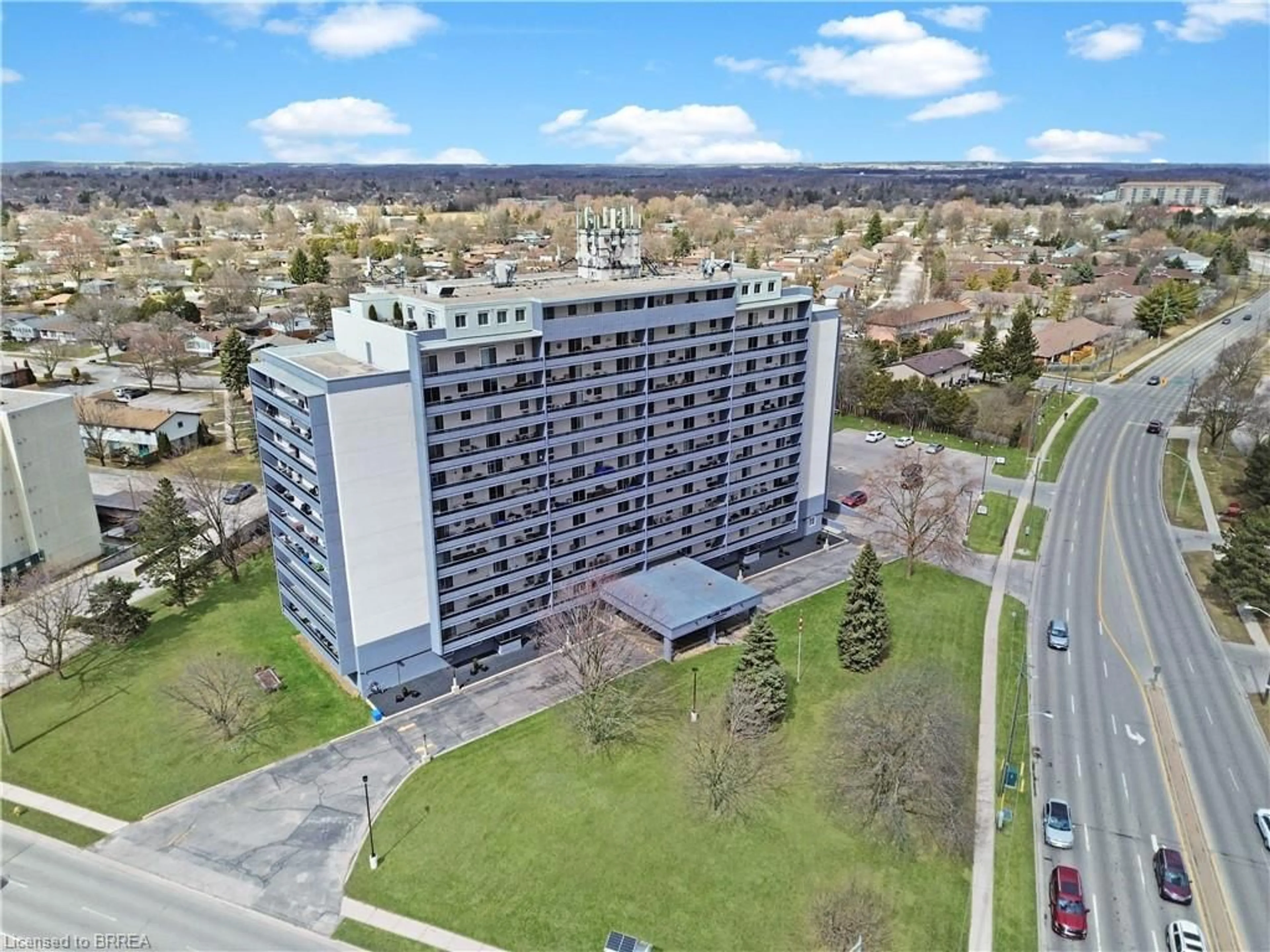 A pic from outside/outdoor area/front of a property/back of a property/a pic from drone, building for 640 West St #101, Brantford Ontario N3R 6M3