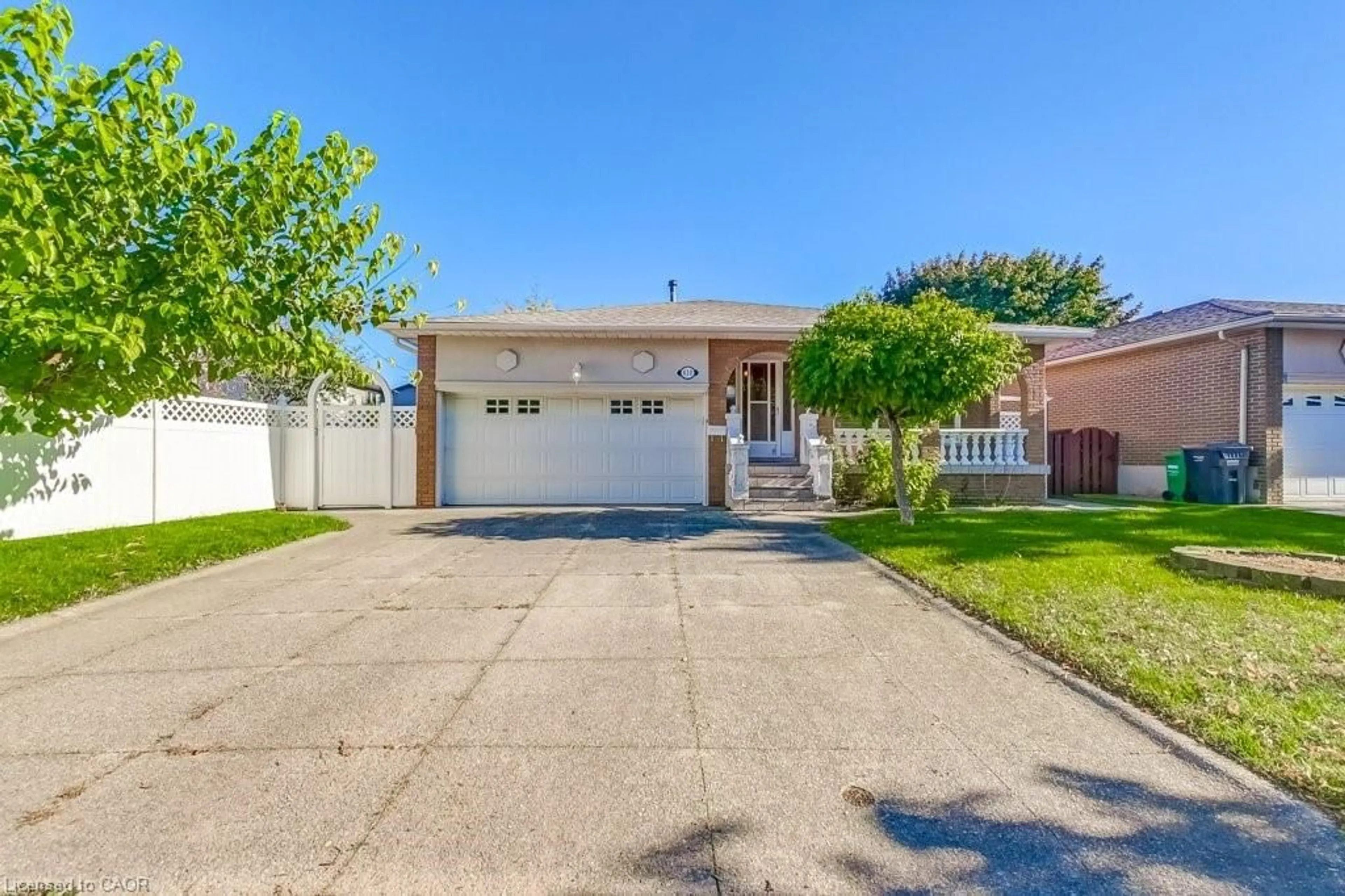 A pic from outside/outdoor area/front of a property/back of a property/a pic from drone, street for 430 Louis Dr, Mississauga Ontario L5B 2J4