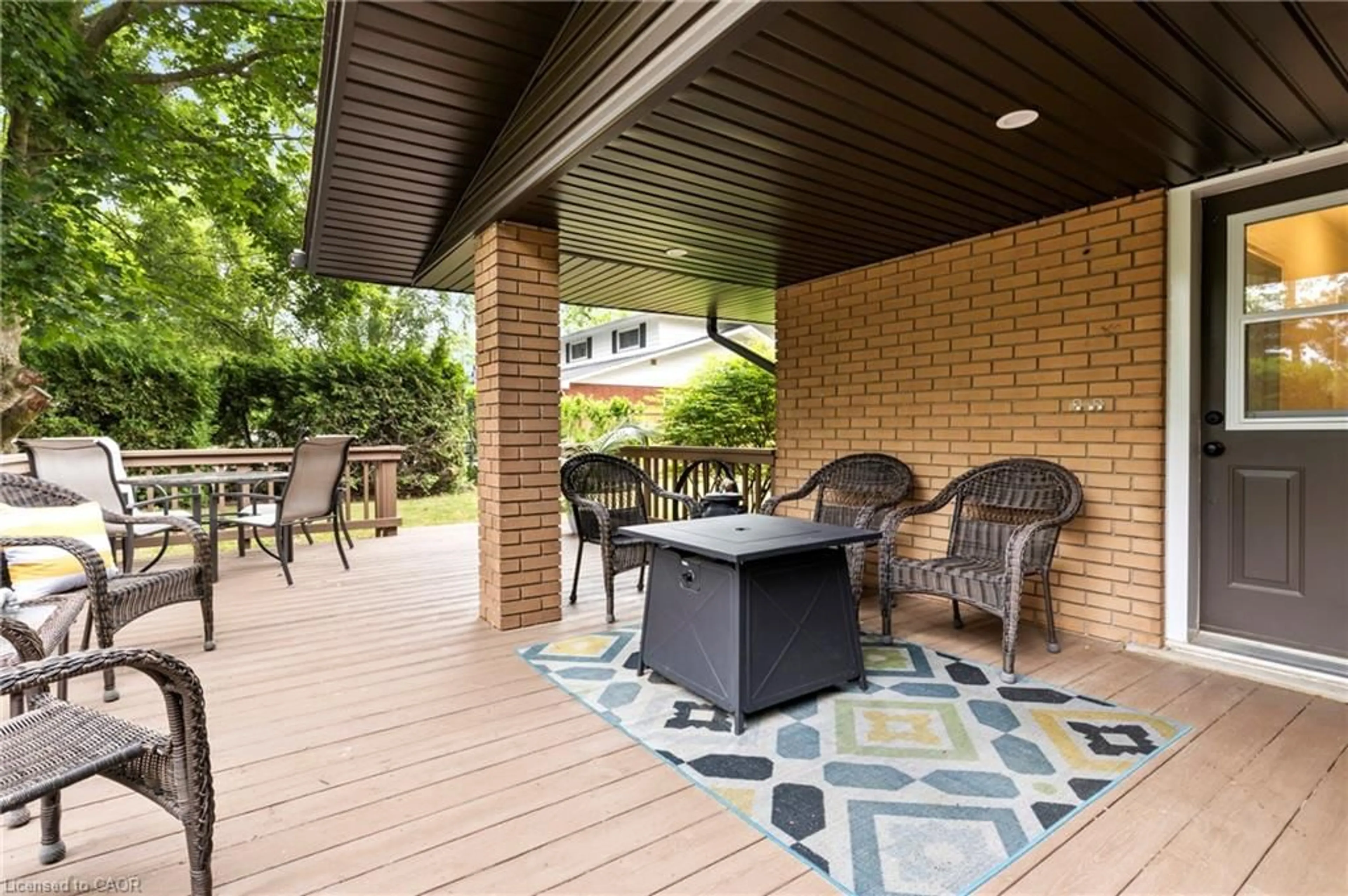 Patio, unknown for 27 Daleview Cres, Fonthill Ontario L0S 1E0