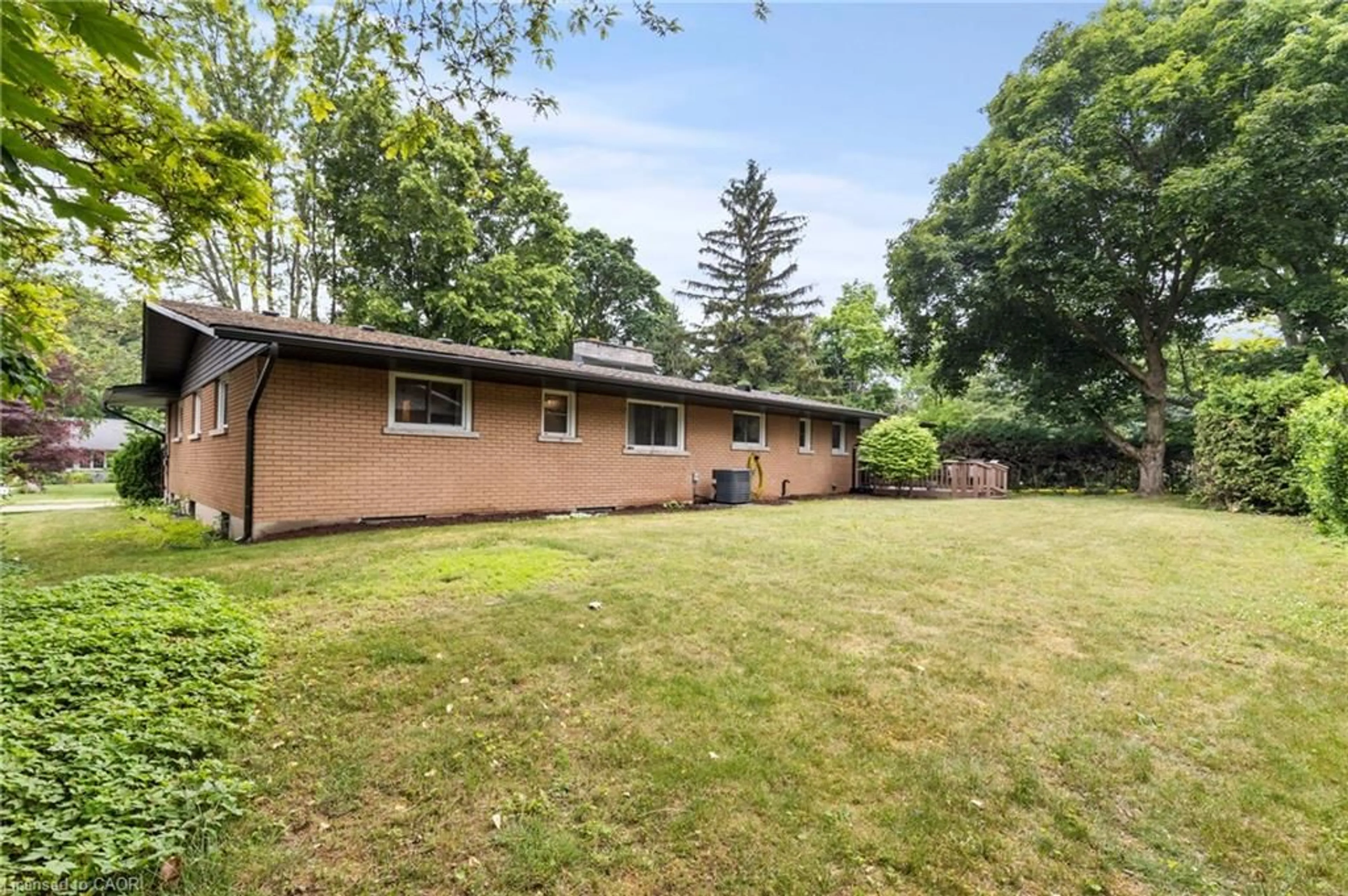 Patio, unknown for 27 Daleview Cres, Fonthill Ontario L0S 1E0