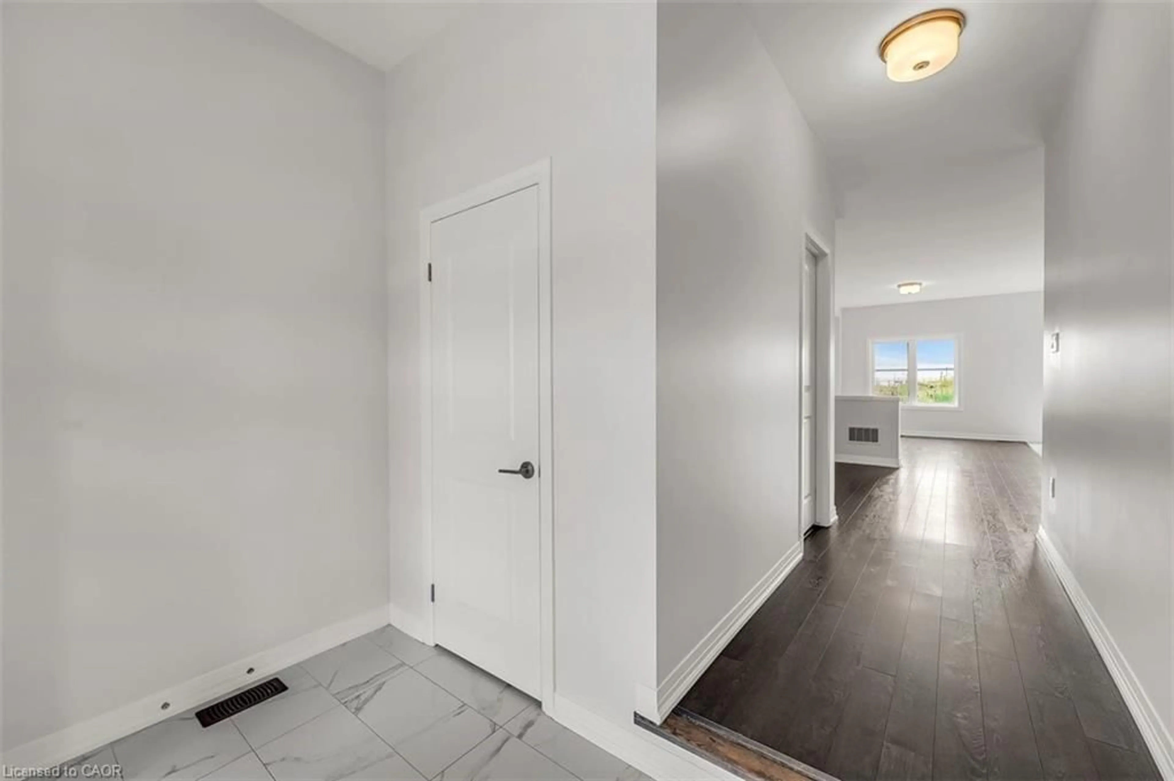 Indoor entryway for 76 Hitchman St, Paris Ontario N3L 0M1