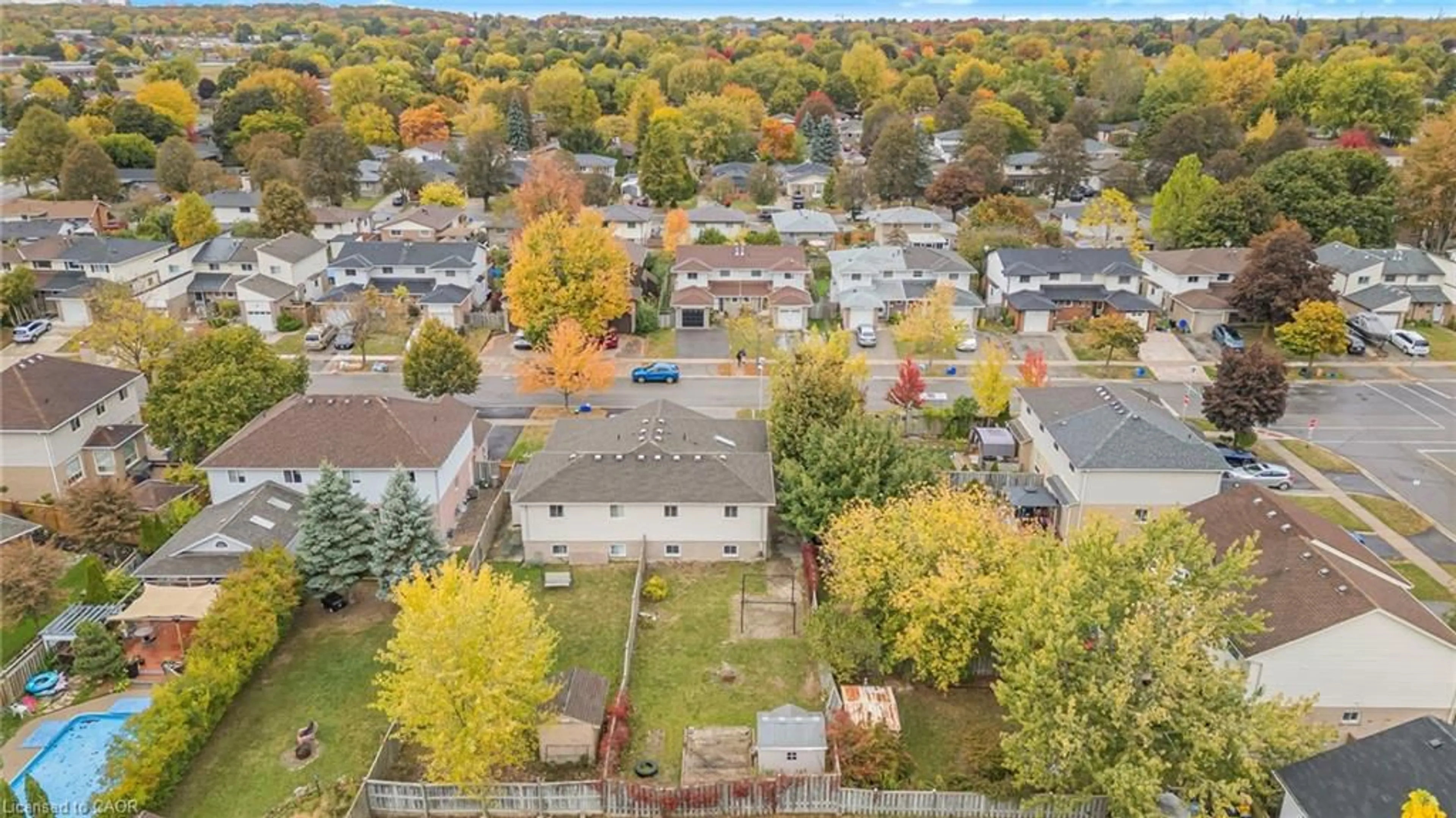 A pic from outside/outdoor area/front of a property/back of a property/a pic from drone, unknown for 120 Ashbury Ave, London Ontario N6E 1T1
