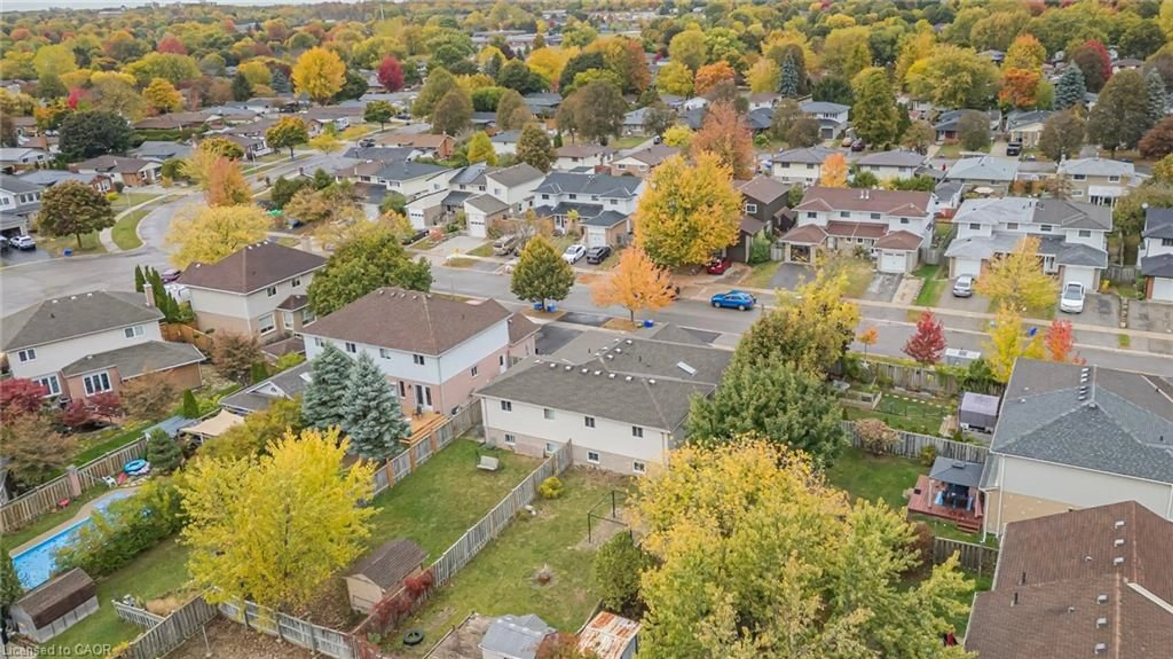 A pic from outside/outdoor area/front of a property/back of a property/a pic from drone, street for 120 Ashbury Ave, London Ontario N6E 1T1