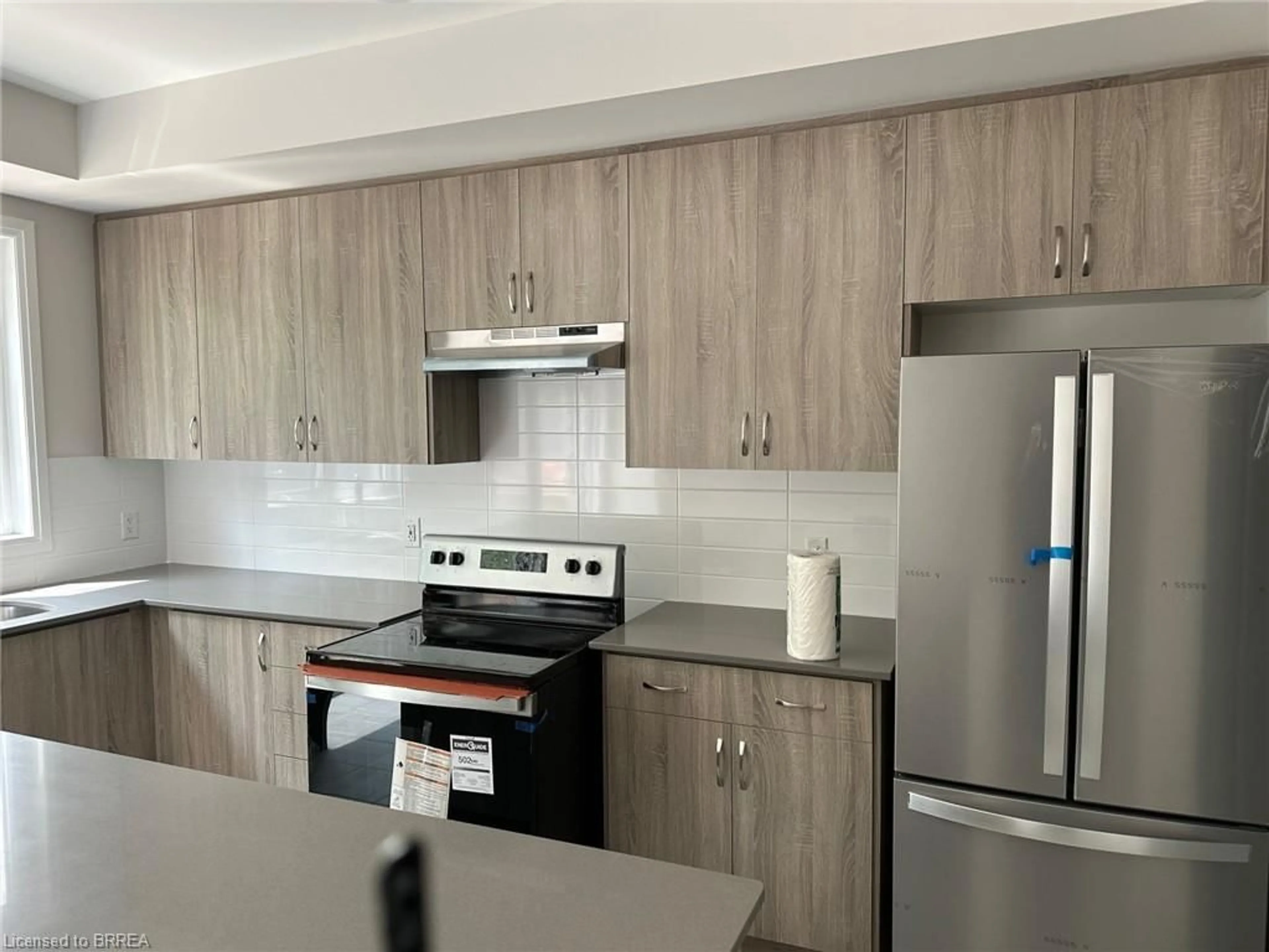 Standard kitchen, wood/laminate floor for 585 Colborne St #1304, Brantford Ontario N3S 0K4