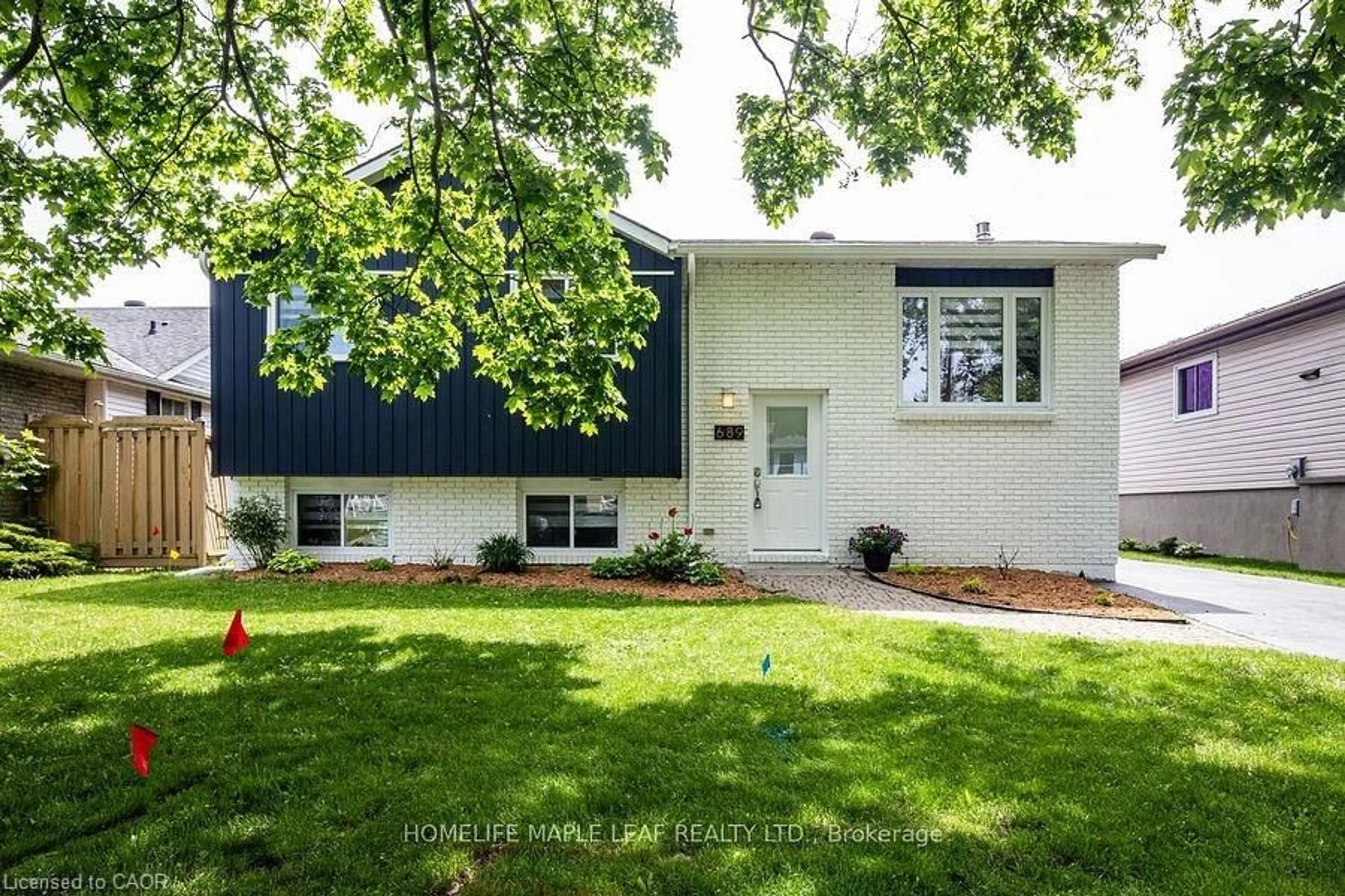 Home with vinyl exterior material, street for 689 Macyoung Dr, Kincardine Ontario N2Z 1T1