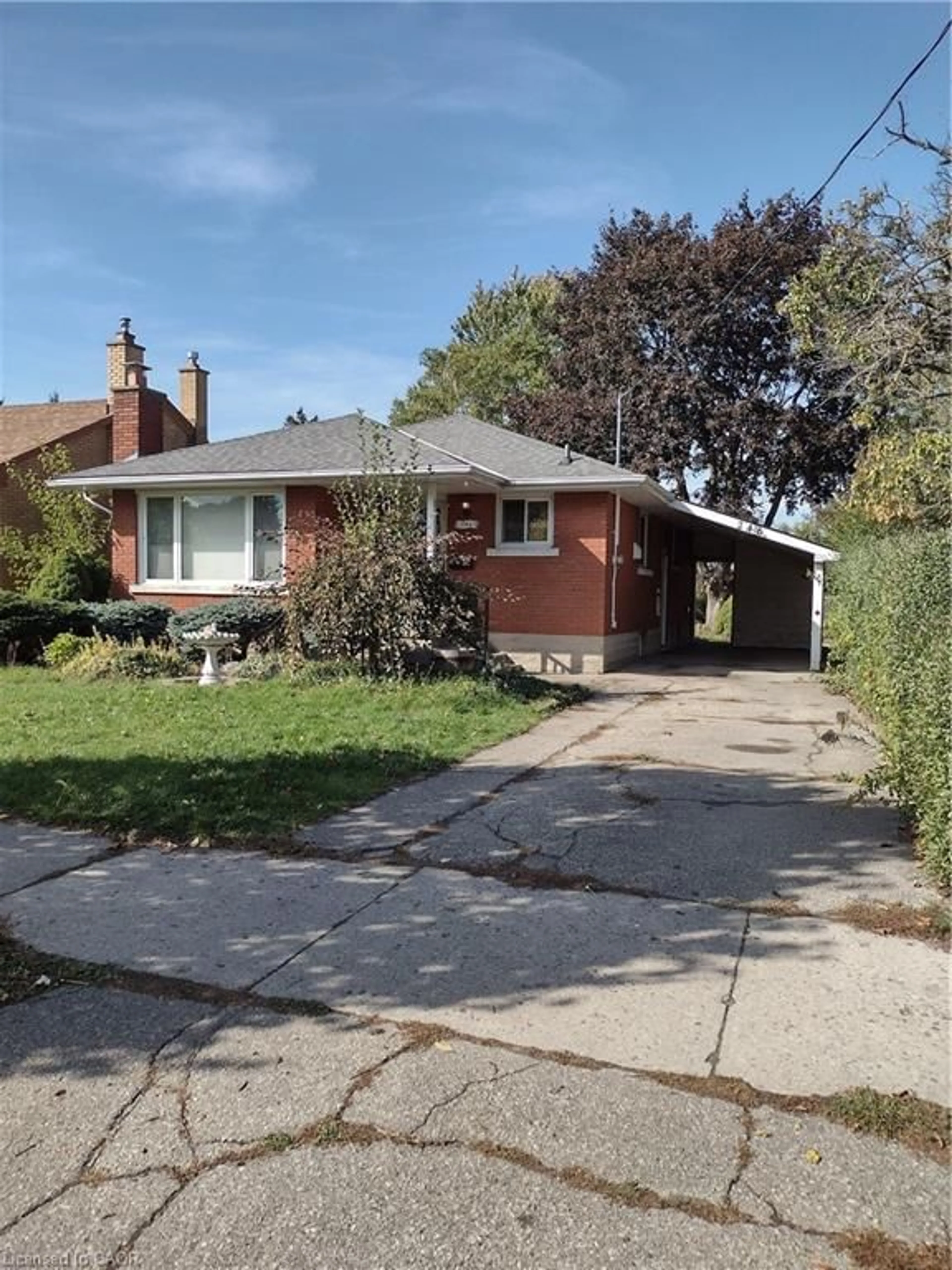 Home with brick exterior material, street for 246 Eighth Ave, Kitchener Ontario N2C 1S7
