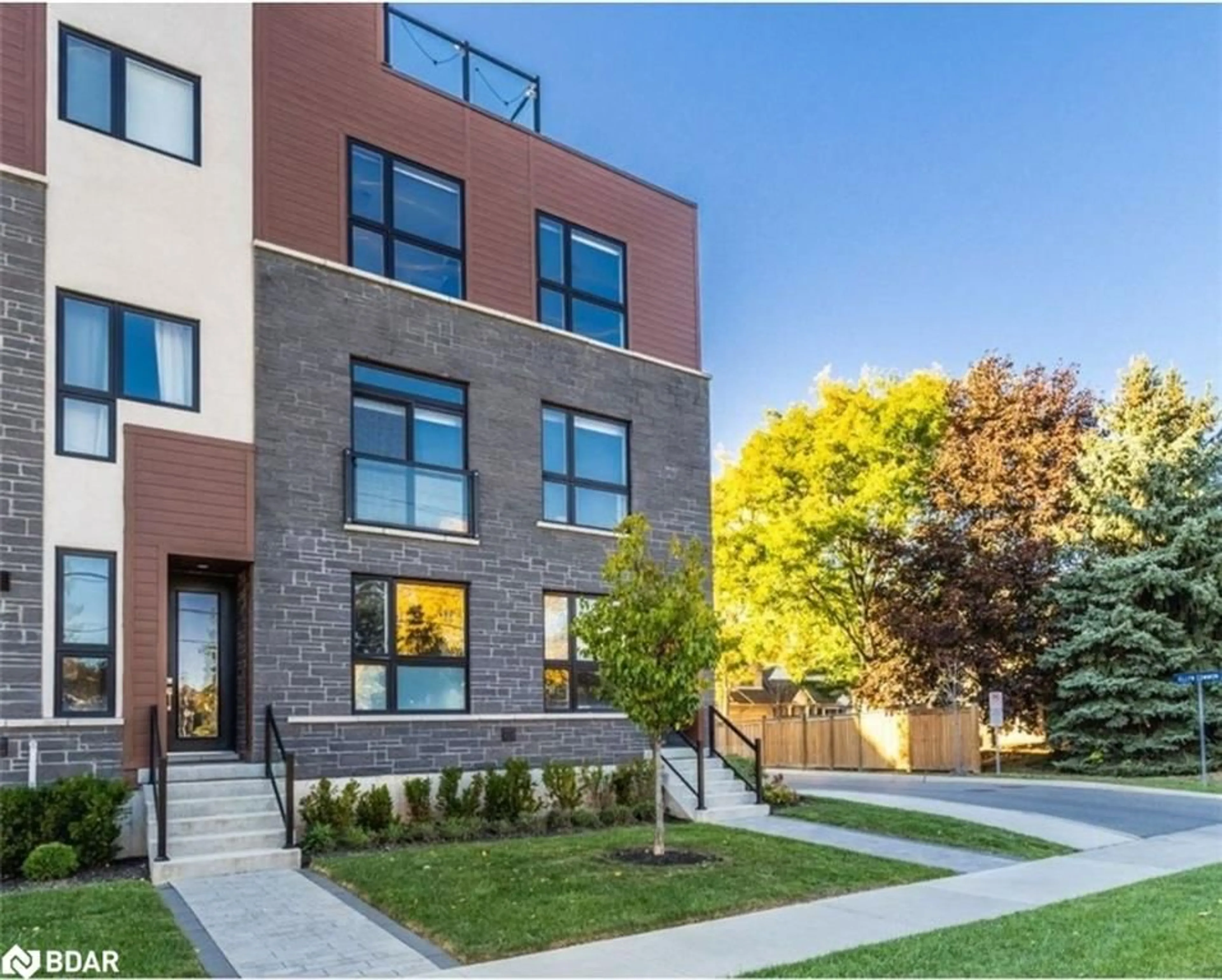 Home with brick exterior material, street for 3228 Ellyn Common, Burlington Ontario L7N 0A3