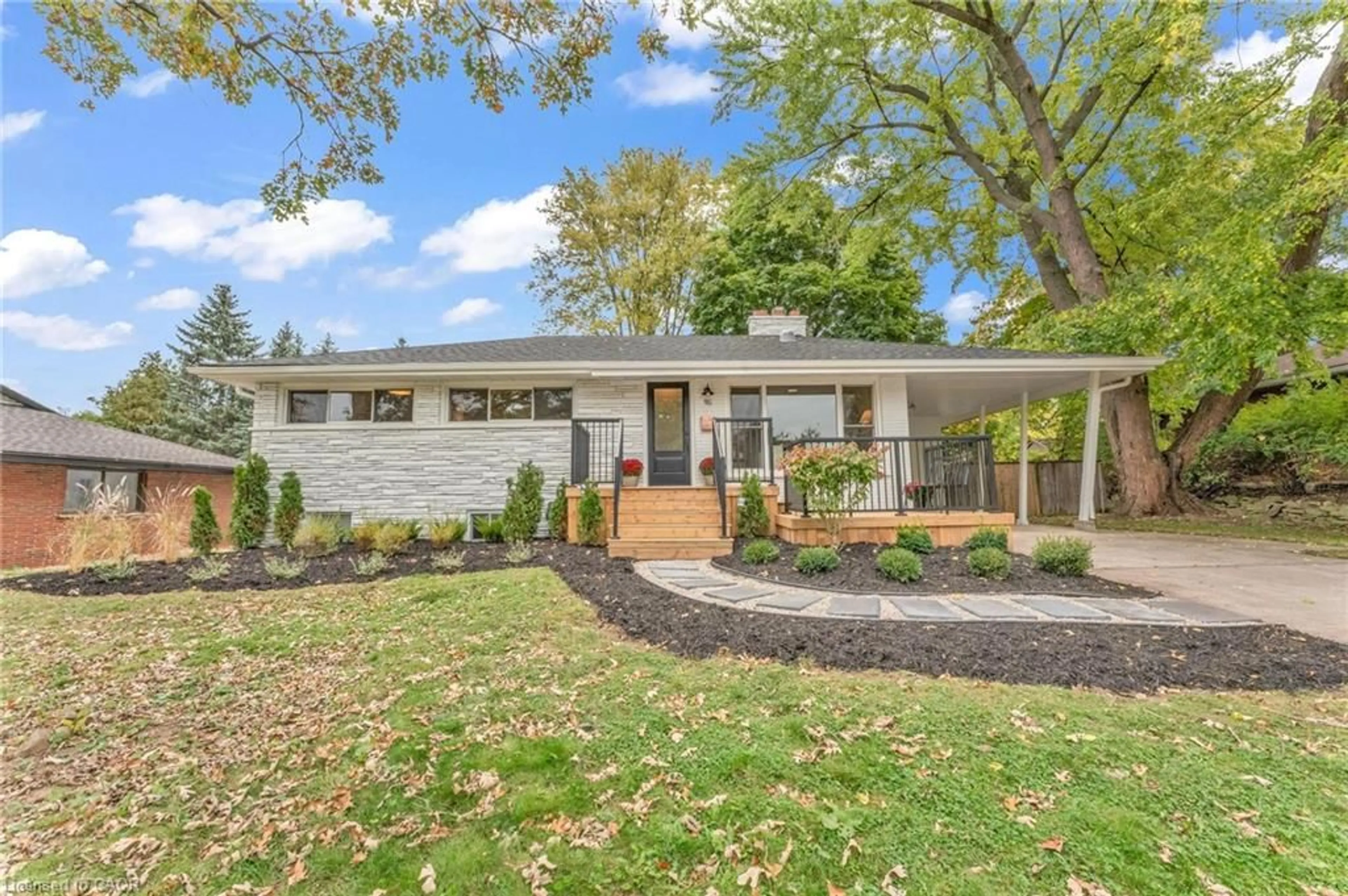 Home with vinyl exterior material, street for 95 Seneca Dr, Ancaster Ontario L9G 3B7