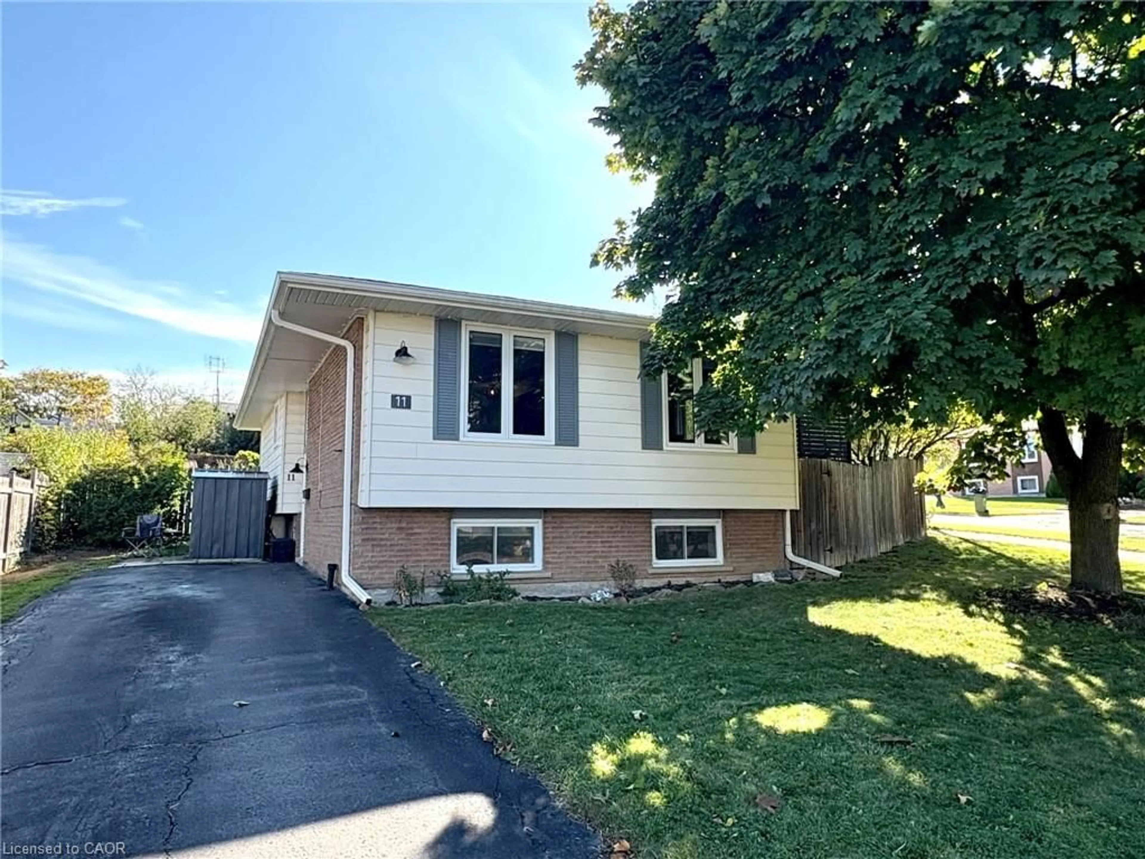 Home with vinyl exterior material, street for 11 Nordale Cres, Stoney Creek Ontario L8J 1G9