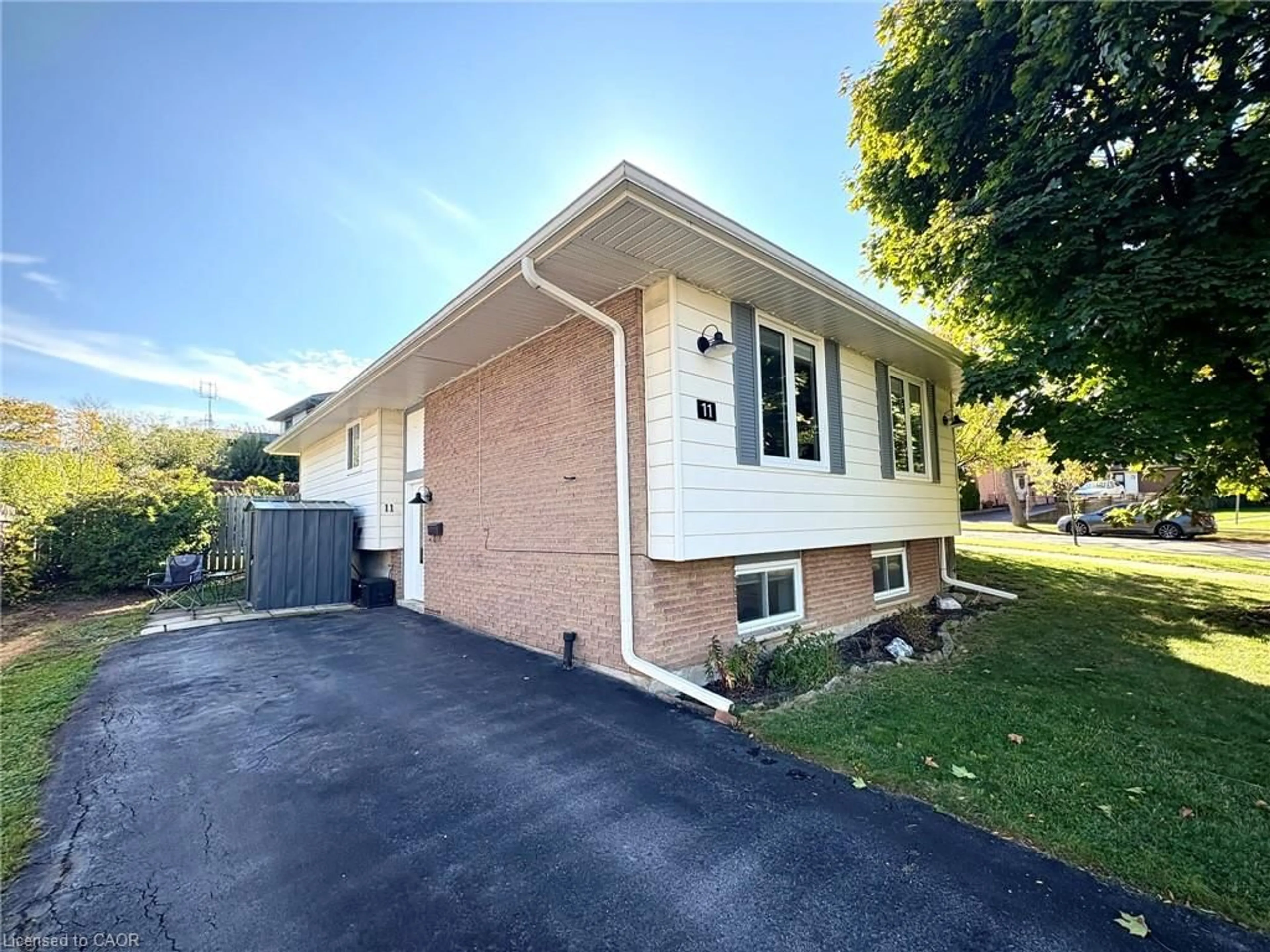 Home with vinyl exterior material, street for 11 Nordale Cres, Stoney Creek Ontario L8J 1G9