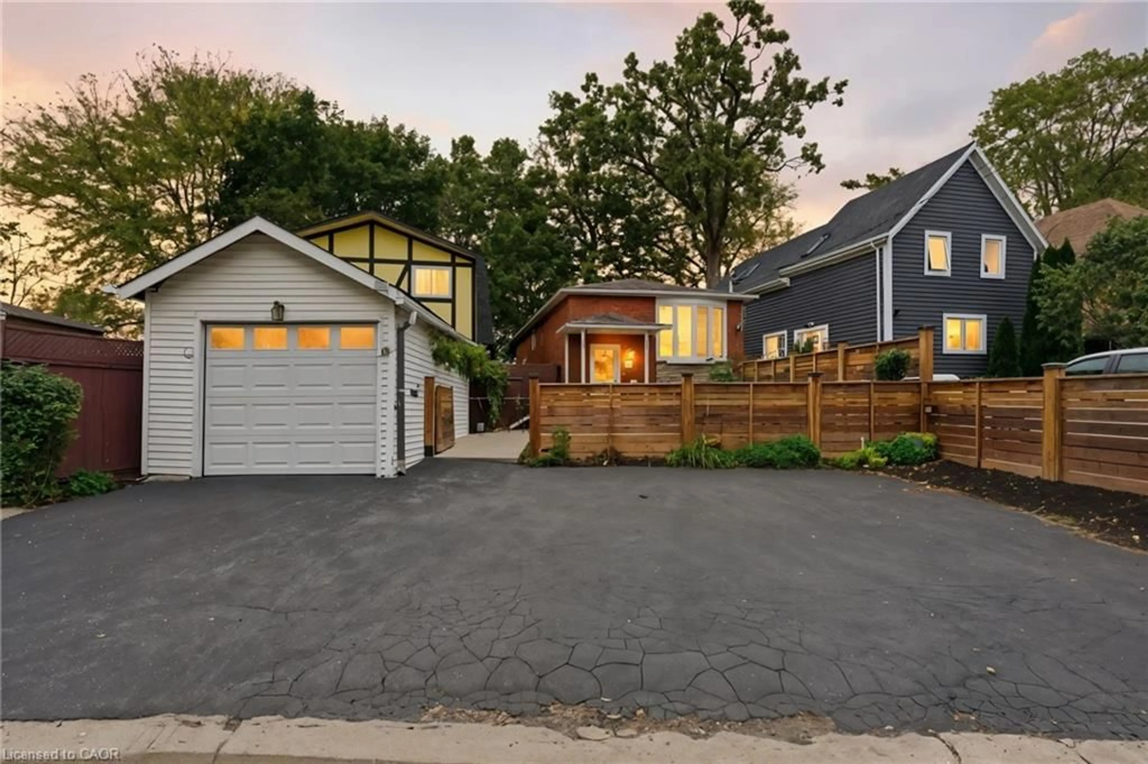 Home with brick exterior material, street for 19 Victoria Terr, Grimsby Ontario L3M 2E6