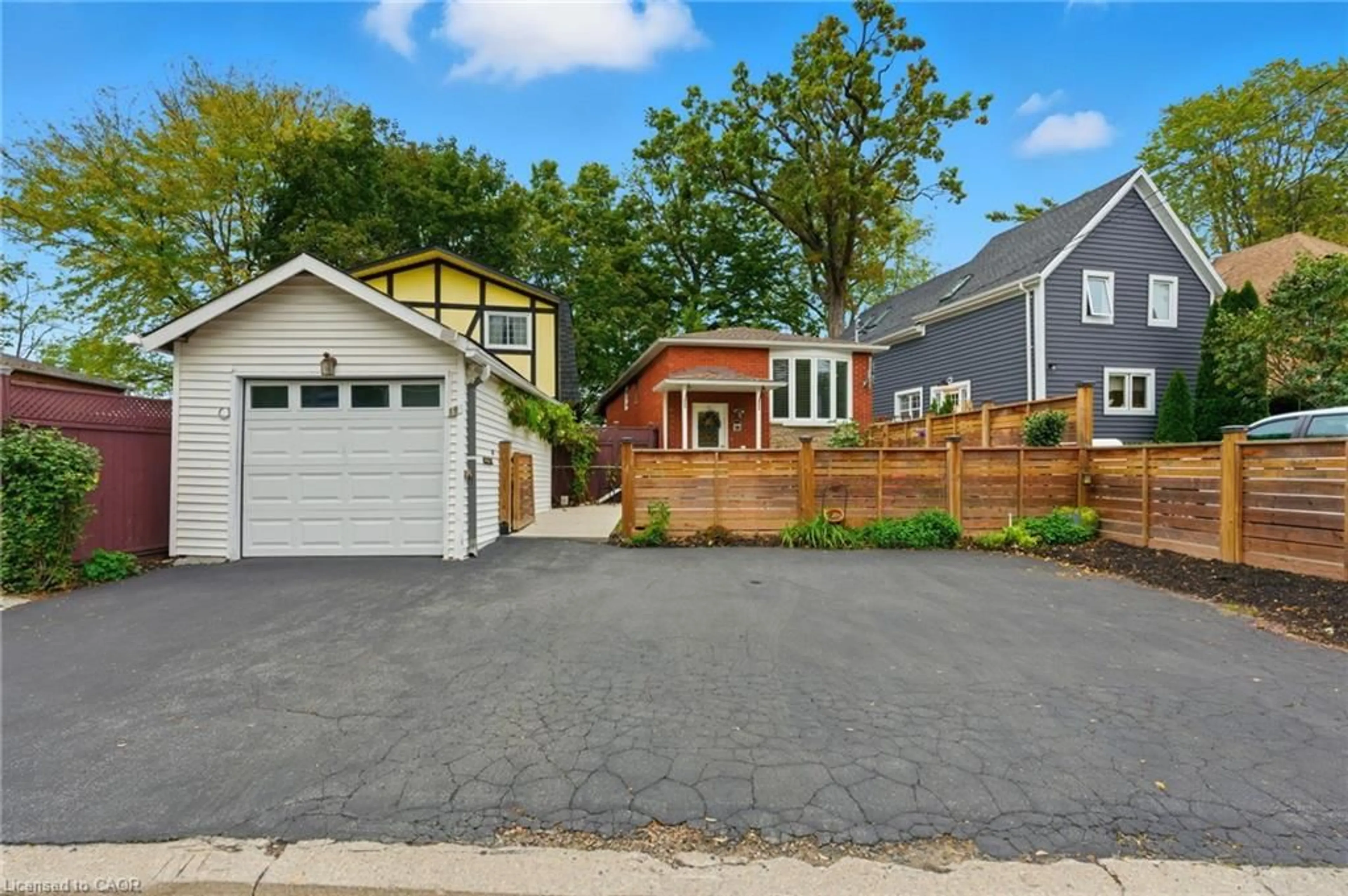 Home with brick exterior material, street for 19 Victoria Terr, Grimsby Ontario L3M 2E6