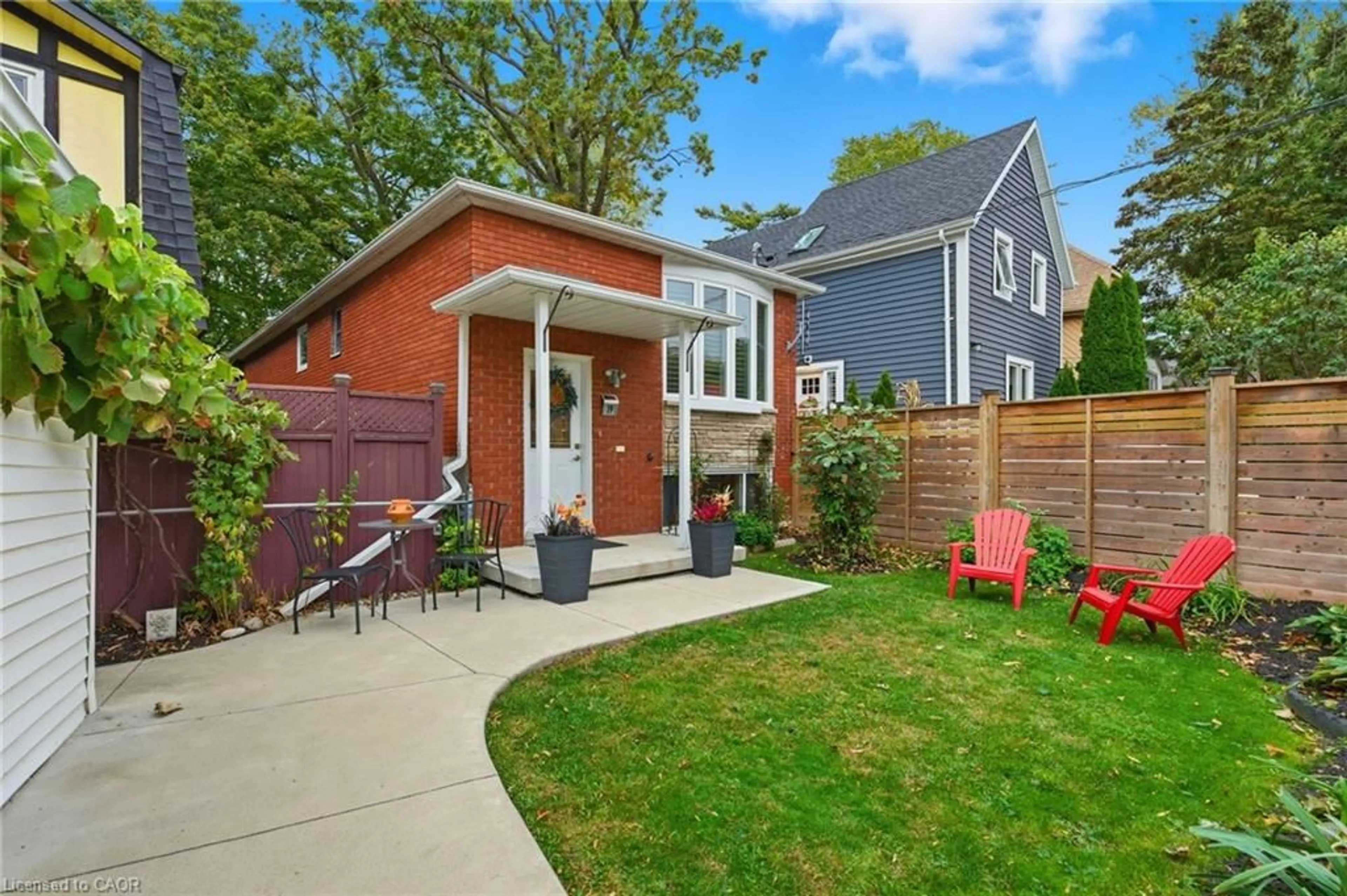 Home with brick exterior material, street for 19 Victoria Terr, Grimsby Ontario L3M 2E6