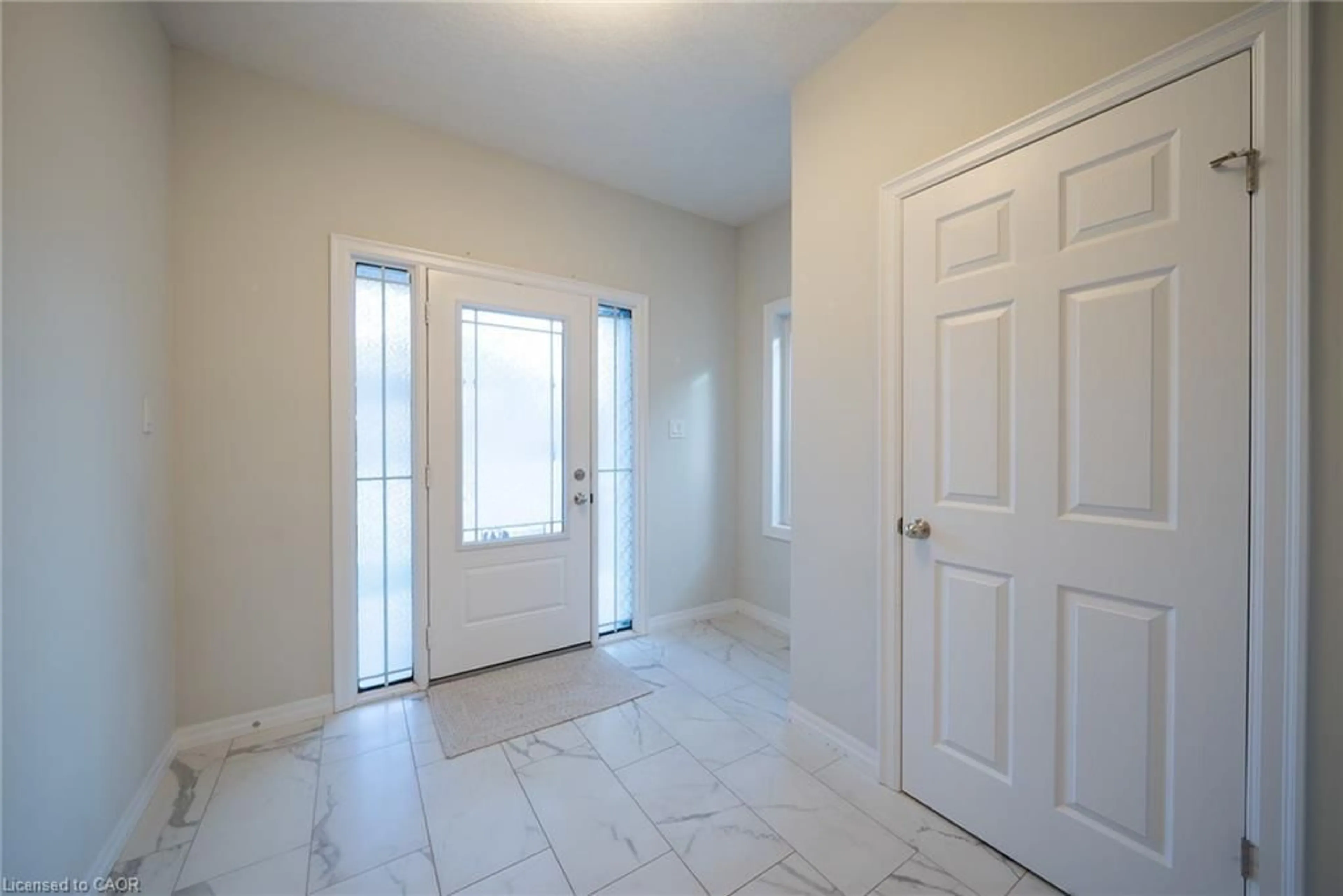 Indoor entryway for 14 Tamarack Way, Simcoe Ontario N3Y 0E5