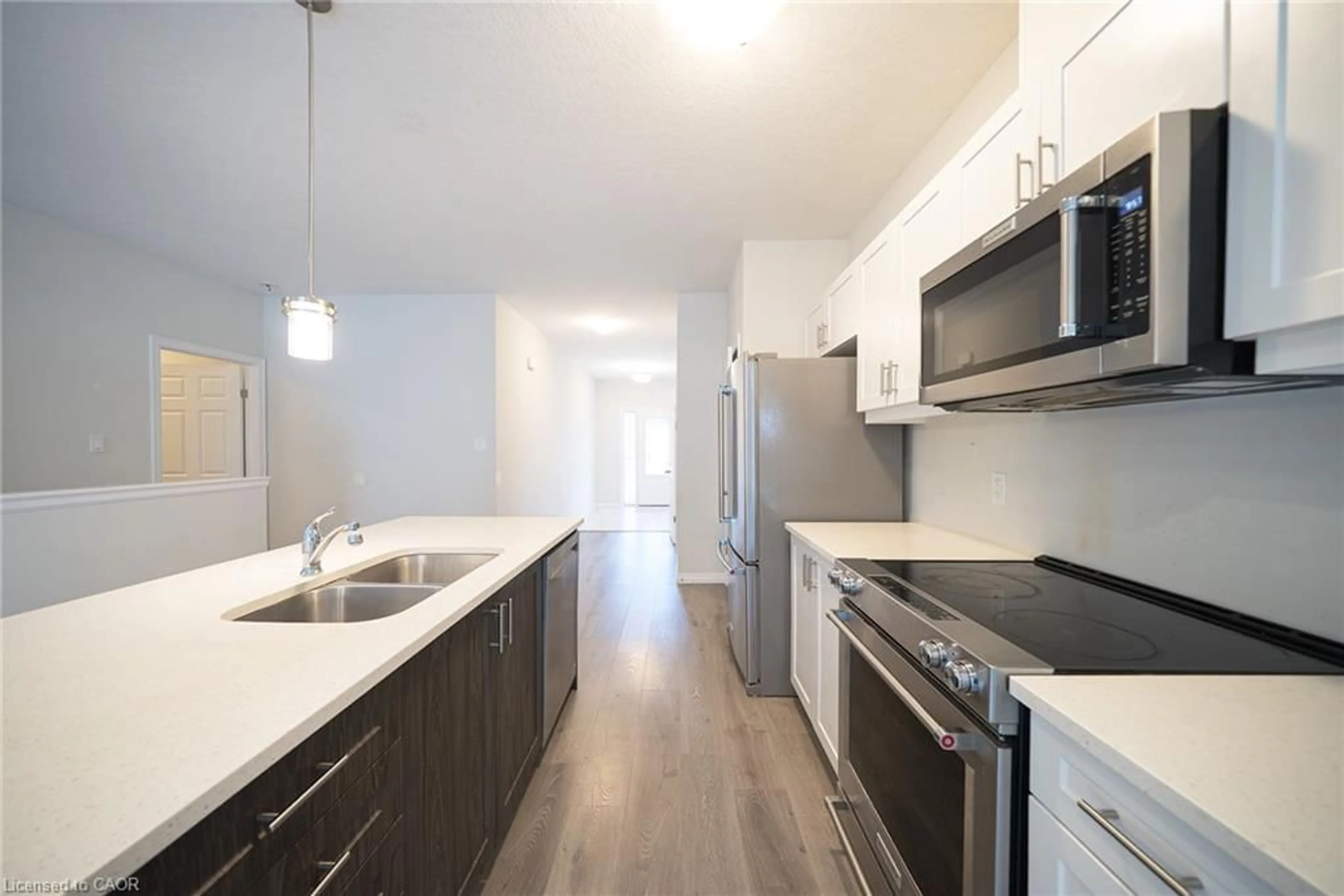 Open concept kitchen, wood/laminate floor for 14 Tamarack Way, Simcoe Ontario N3Y 0E5