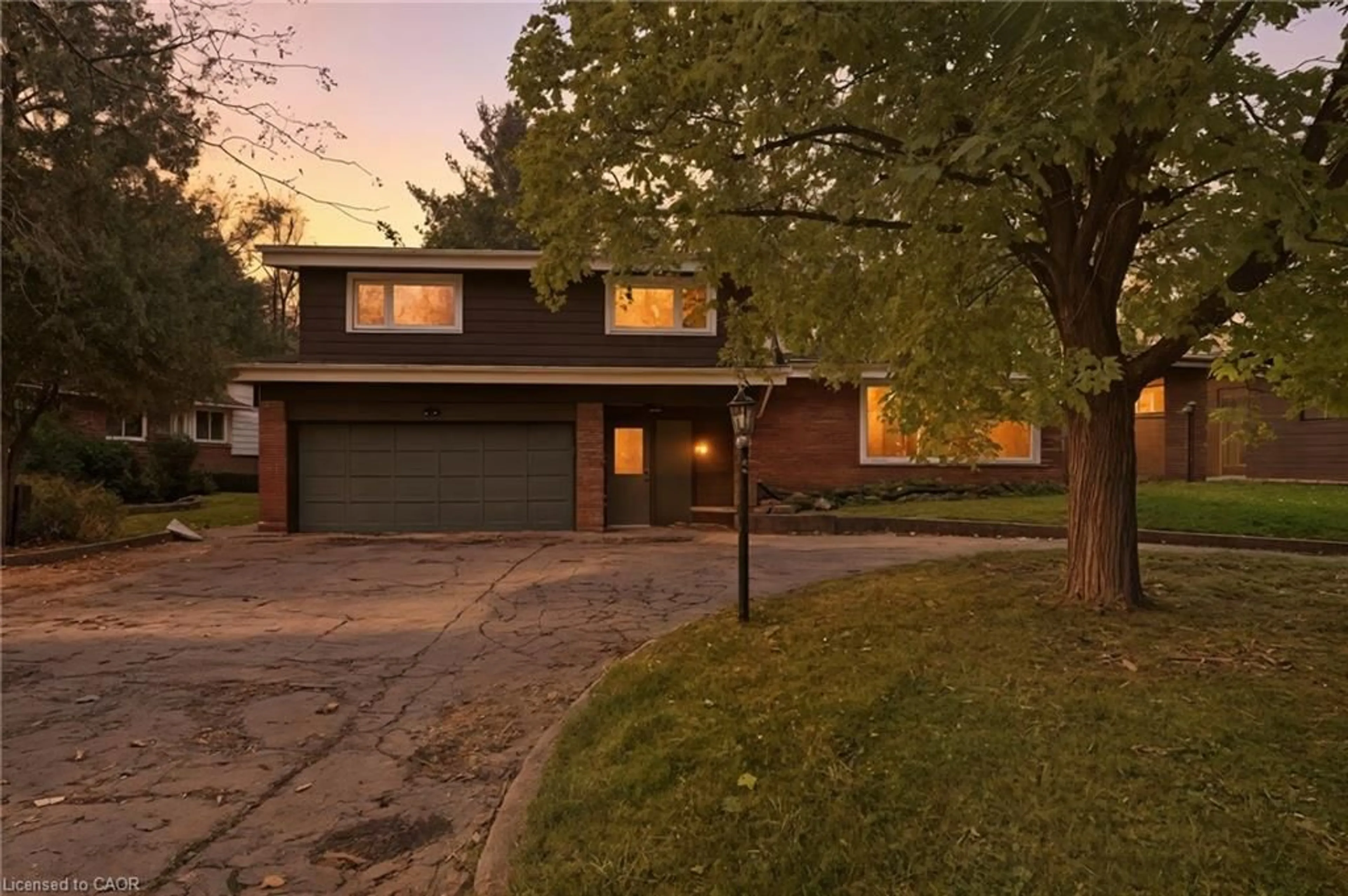 Home with brick exterior material, street for 117 Little John Rd, Hamilton Ontario L9H 4H2