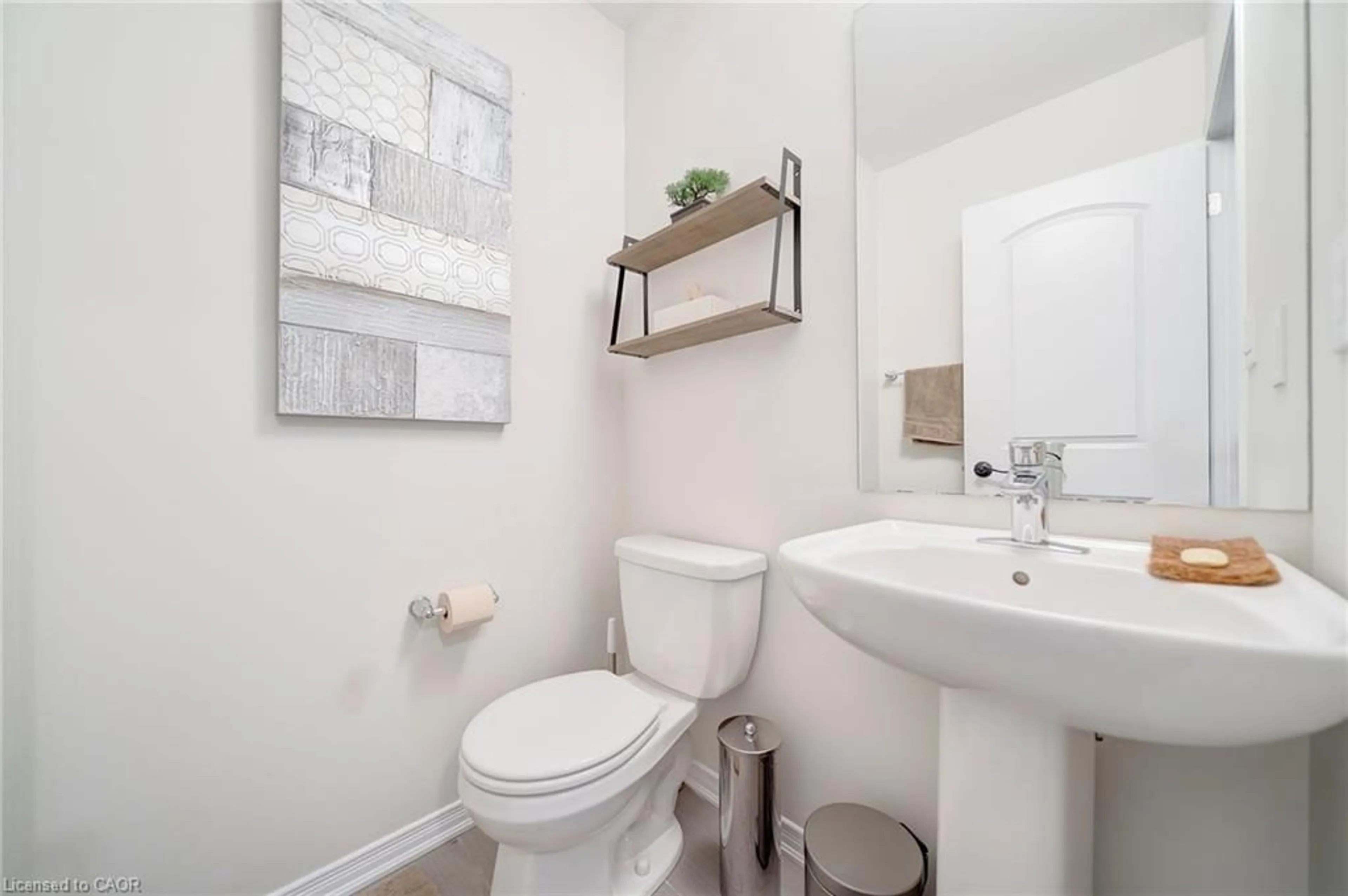 Standard bathroom, ceramic/tile floor for 31 Galloway Ave, Caledonia Ontario N3W 0B5