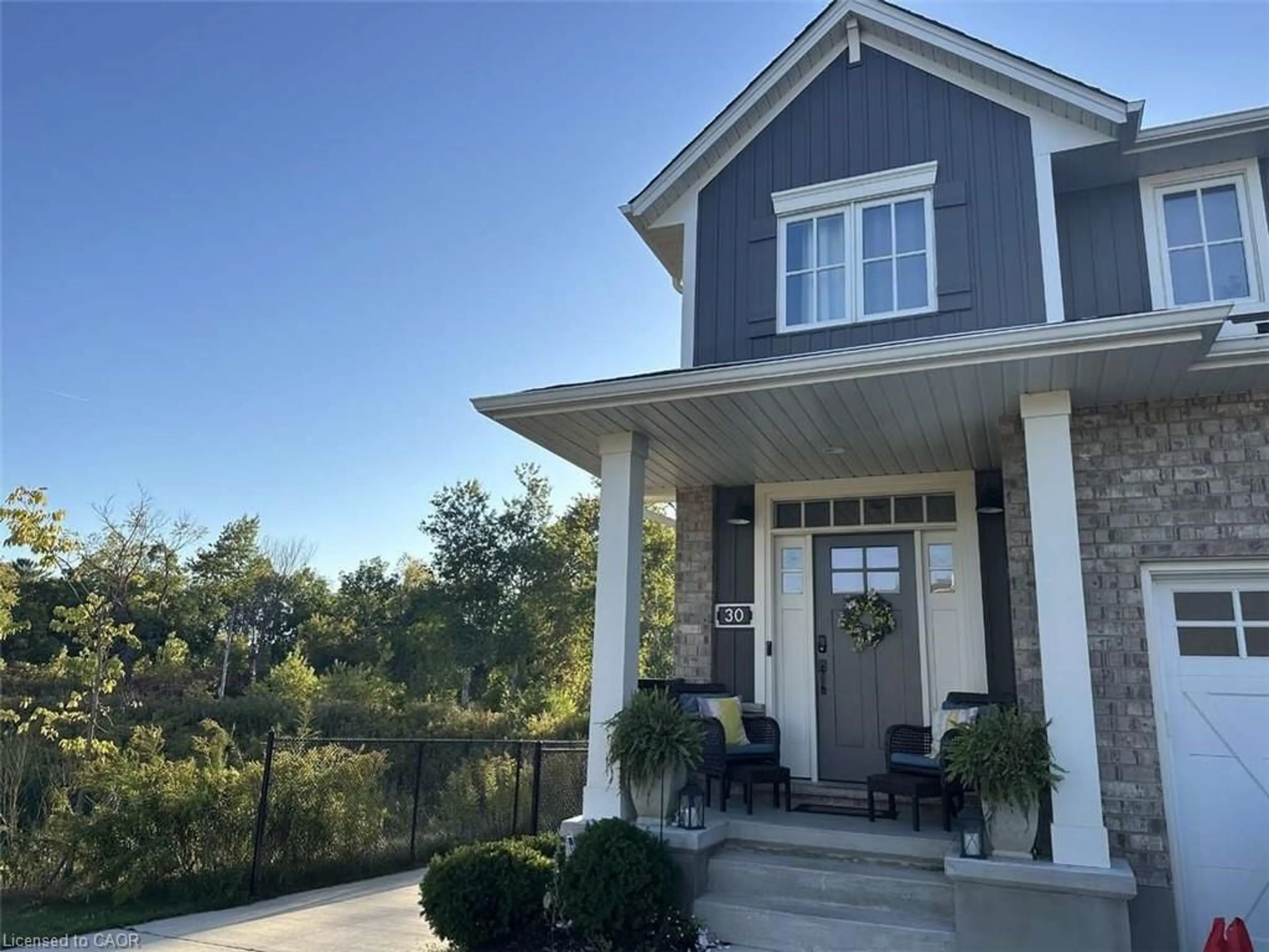 Home with vinyl exterior material, unknown for 30 Livingston Dr, Tillsonburg Ontario N4G 0J3