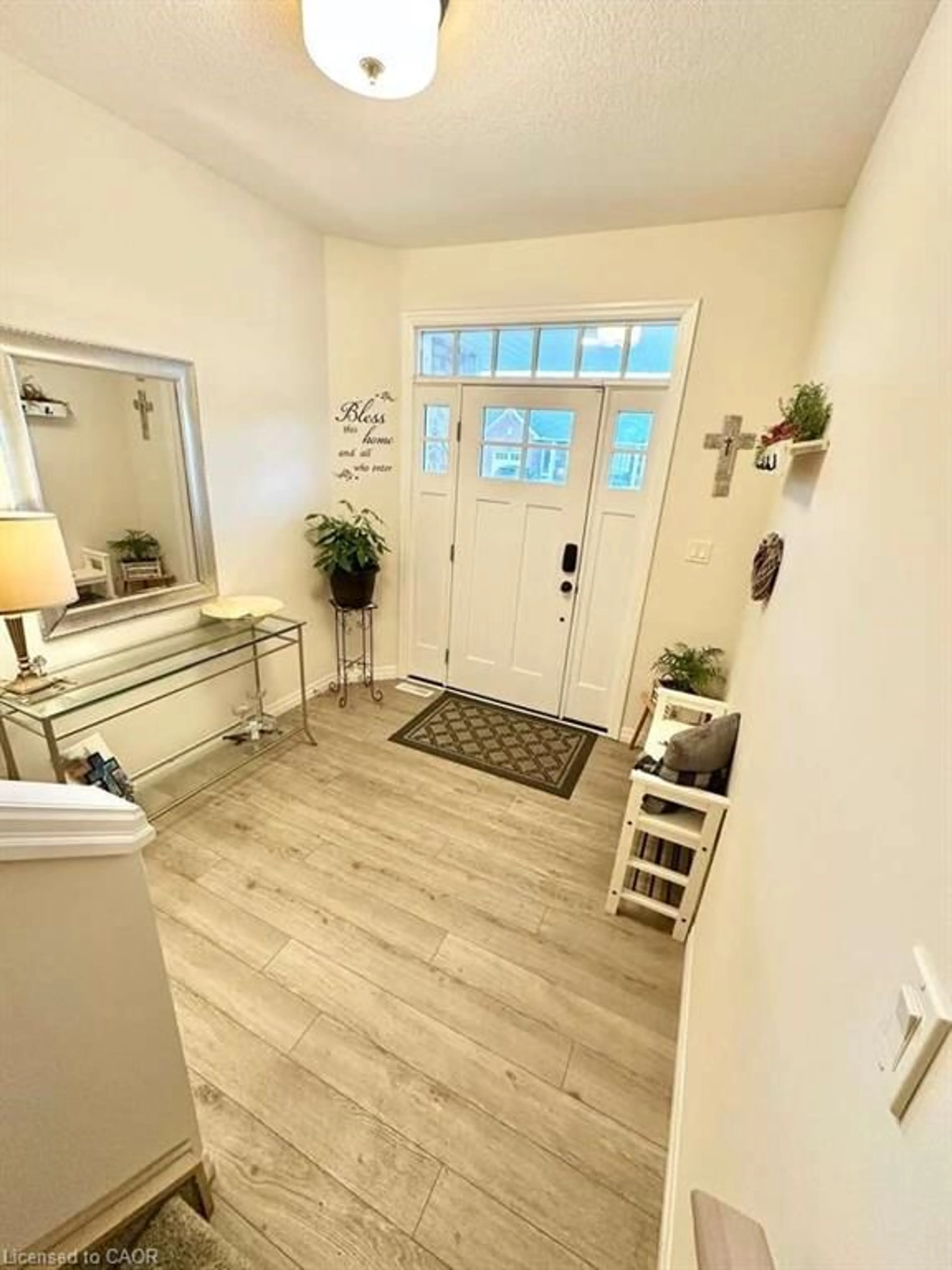 Indoor entryway for 30 Livingston Dr, Tillsonburg Ontario N4G 0J3