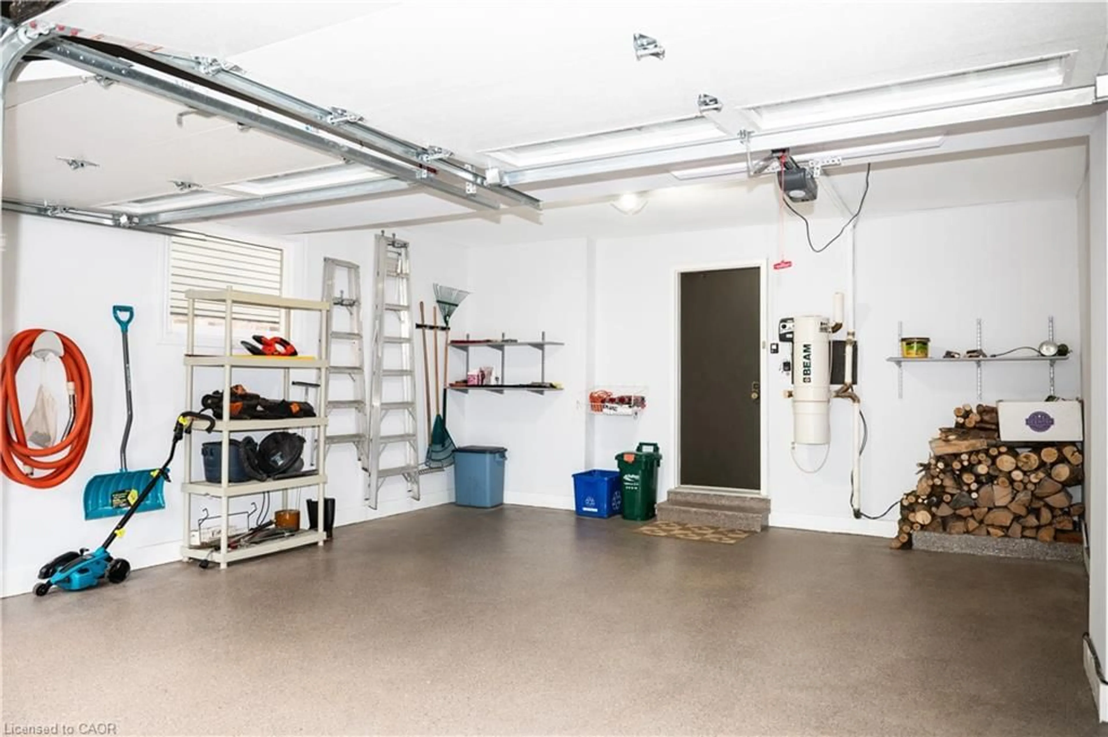 Indoor garage for 4194 Corrine Crt, Burlington Ontario L7L 1J1
