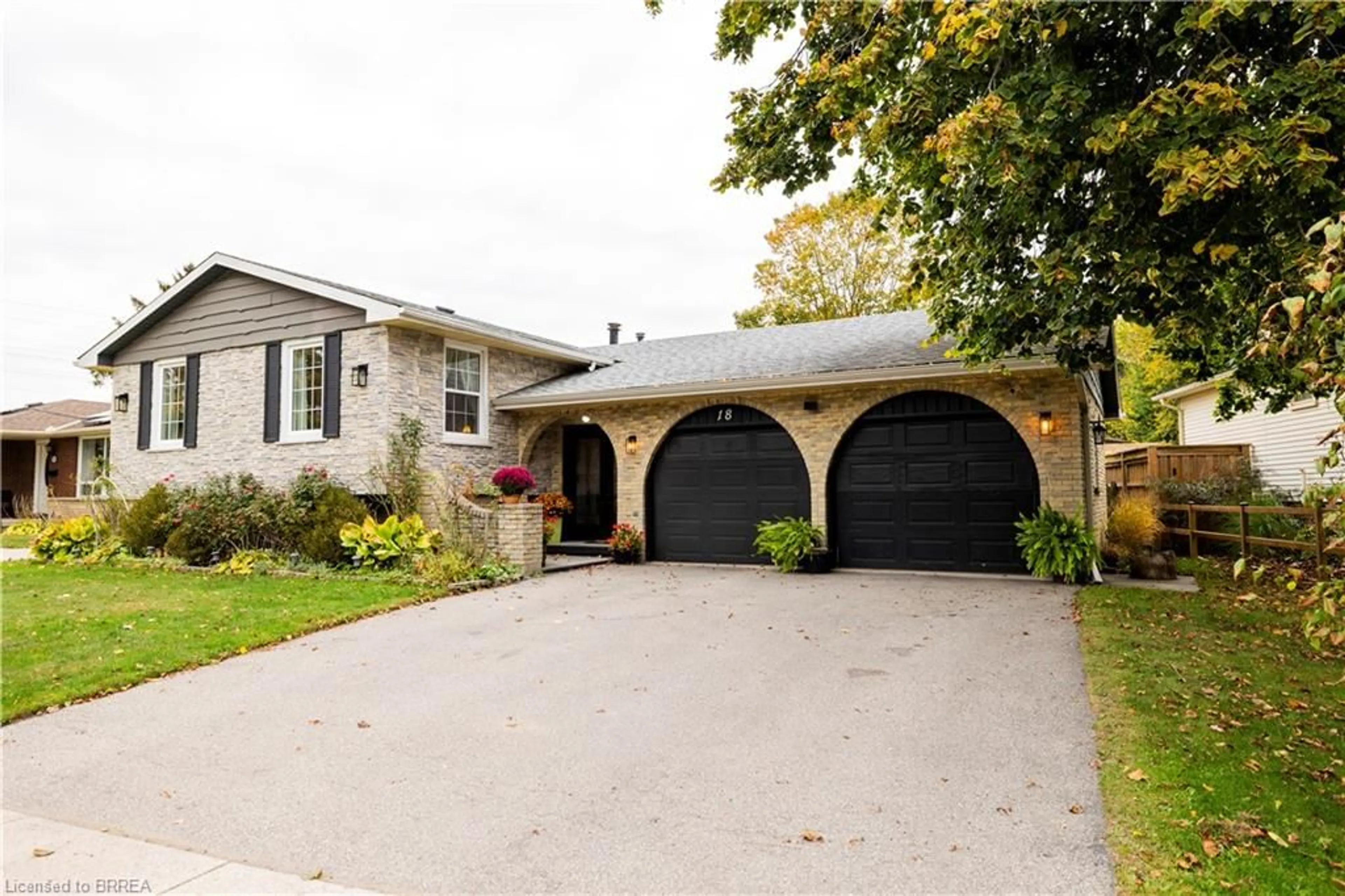 Unknown for 18 Old Farm Rd, Brantford Ontario N3R 6P5
