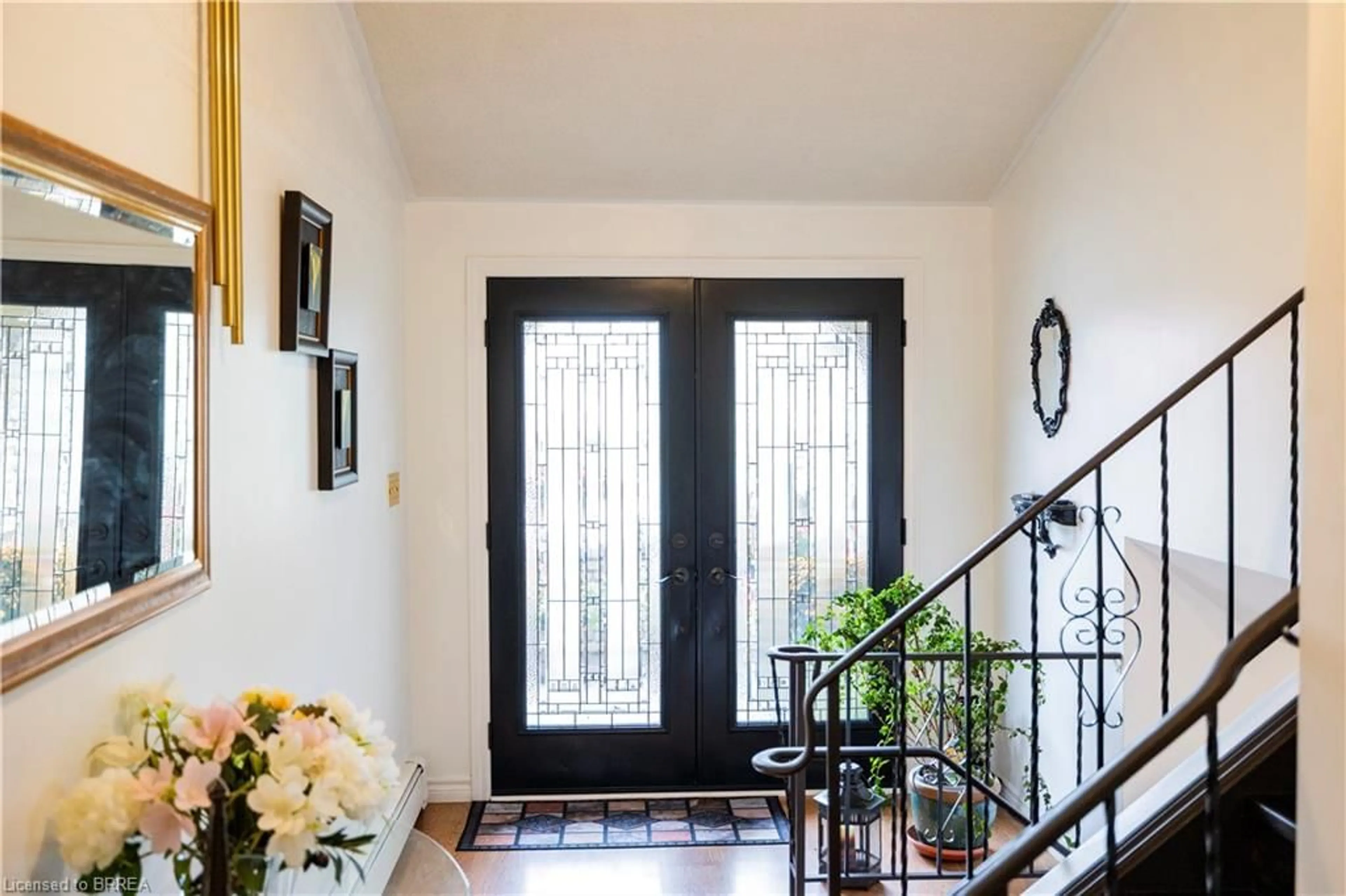 Indoor entryway for 18 Old Farm Rd, Brantford Ontario N3R 6P5