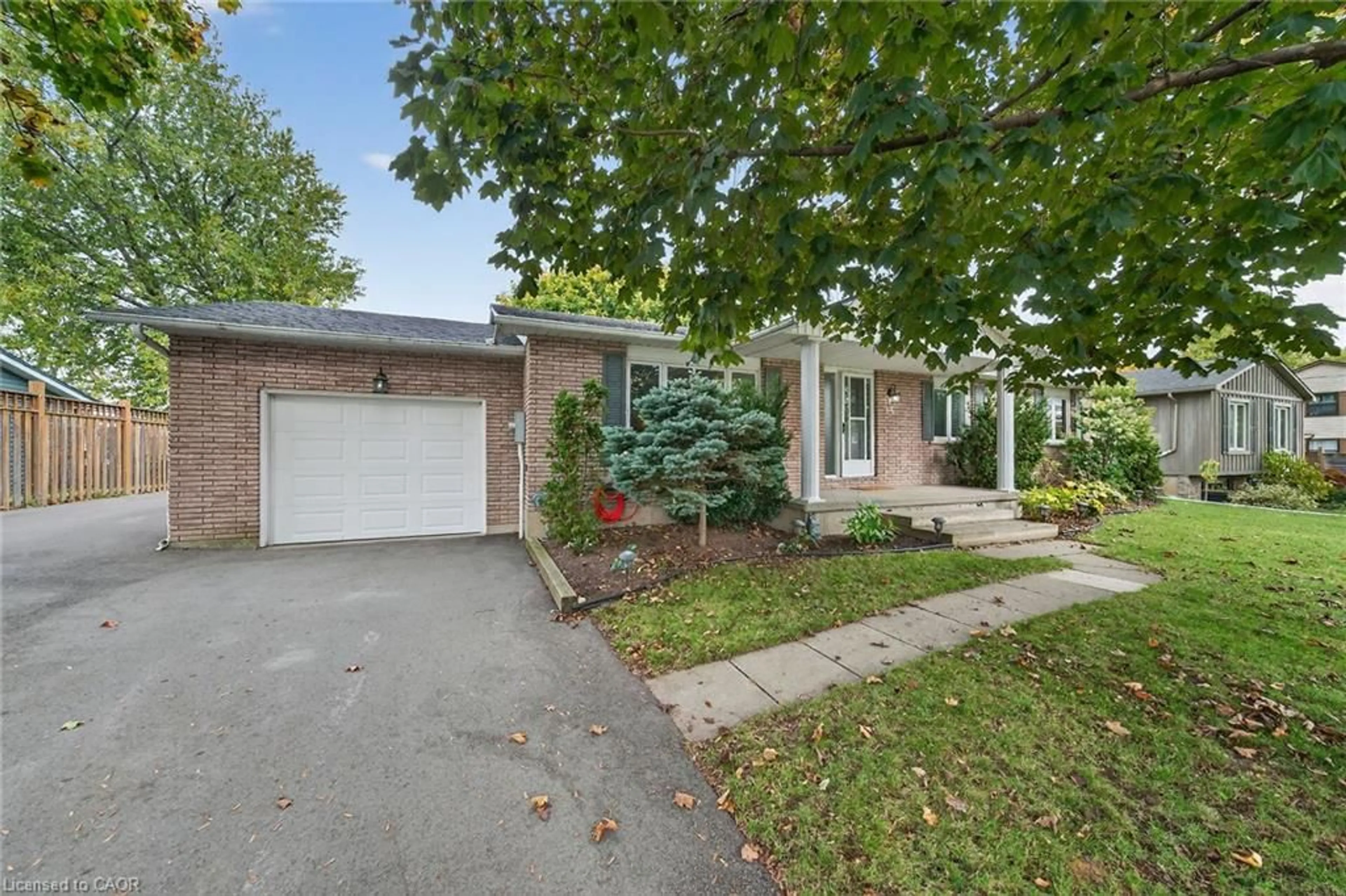 Home with brick exterior material, street for 14 Chippewa St, Cayuga Ontario N0A 1E0