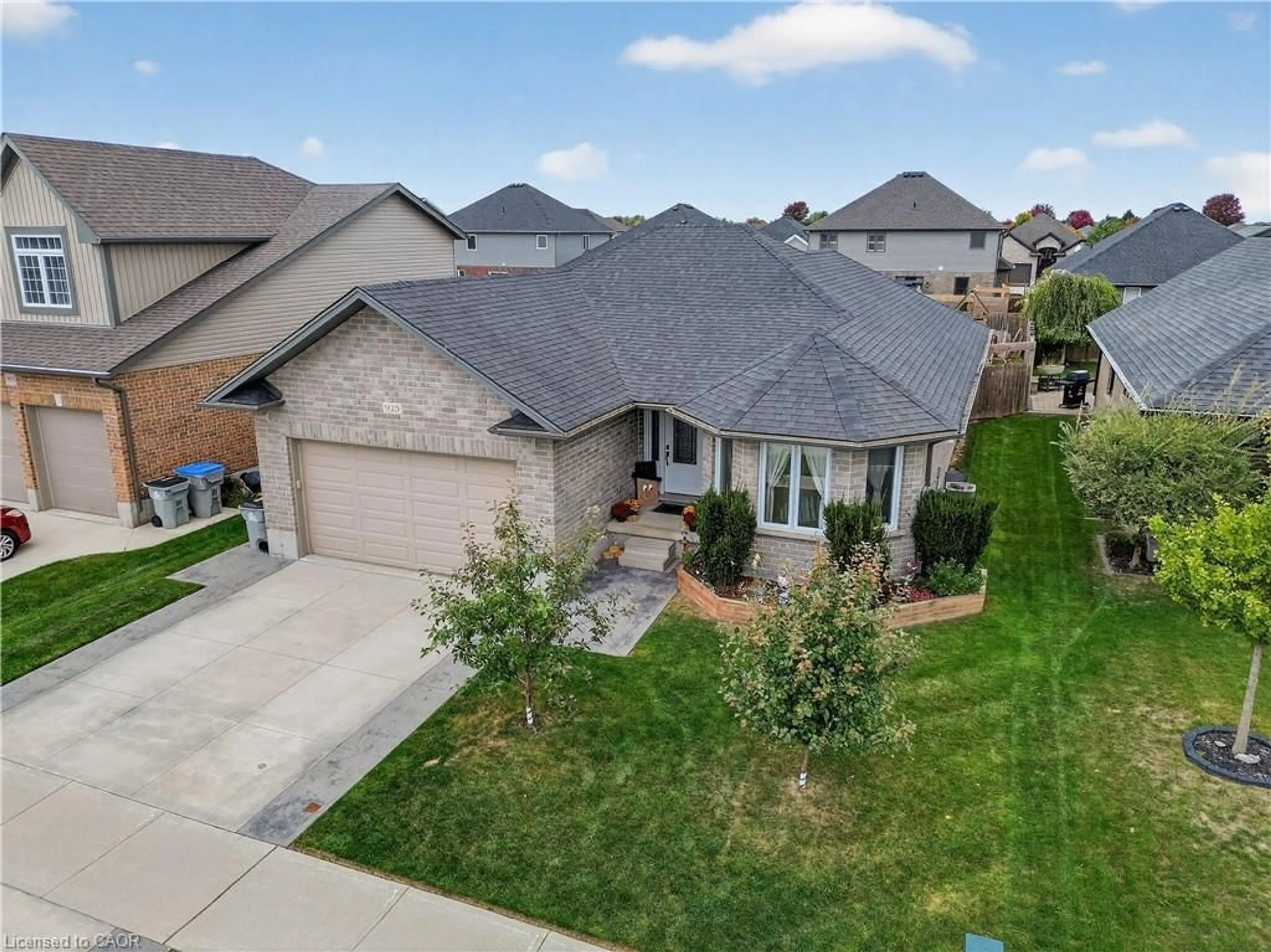 A pic from outside/outdoor area/front of a property/back of a property/a pic from drone, street for 925 Reserve Ave, Listowel Ontario N4W 0B8
