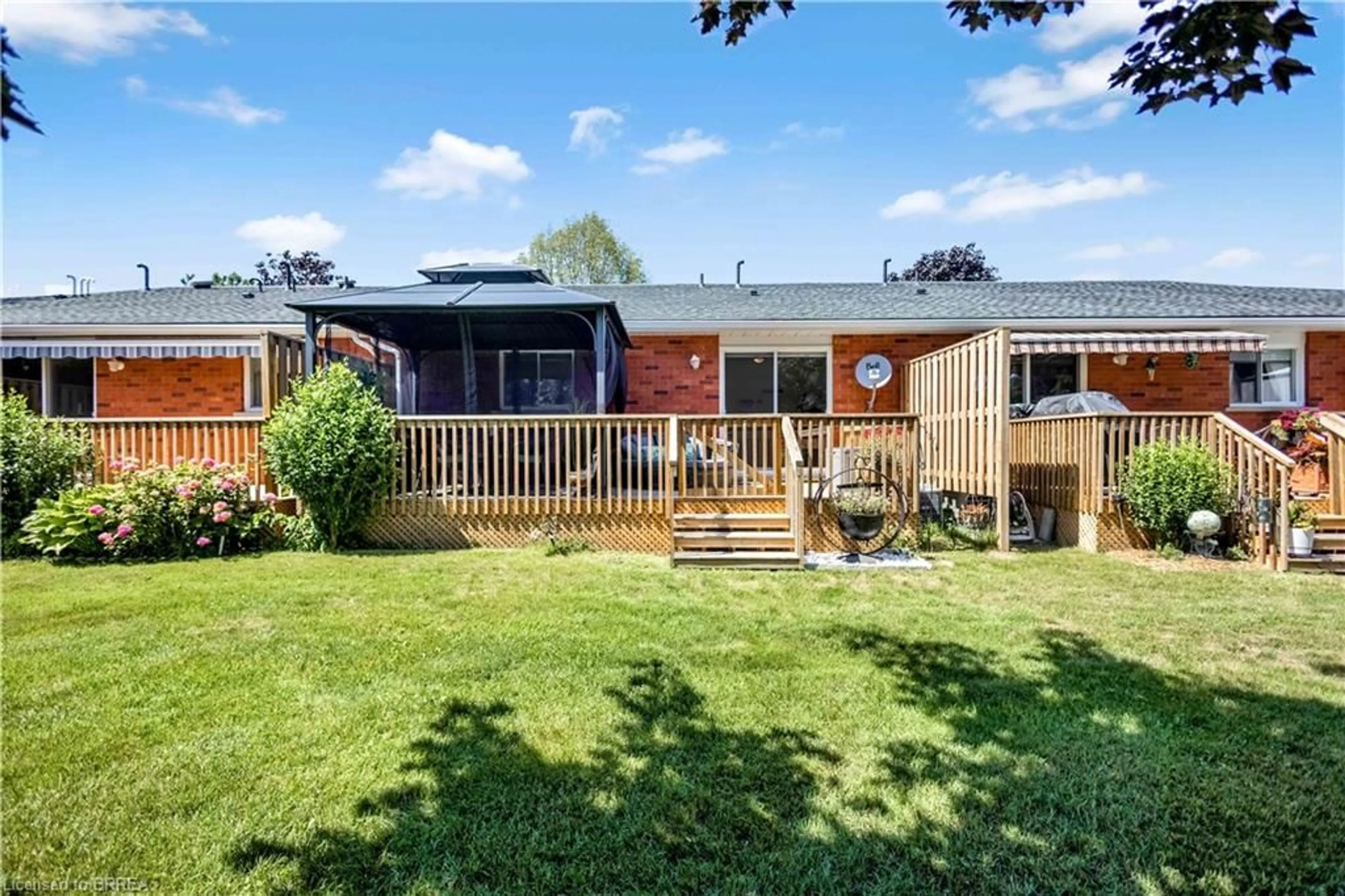 A pic from outside/outdoor area/front of a property/back of a property/a pic from drone, unknown for 175 Victoria St #39, Simcoe Ontario N3Y 5L8