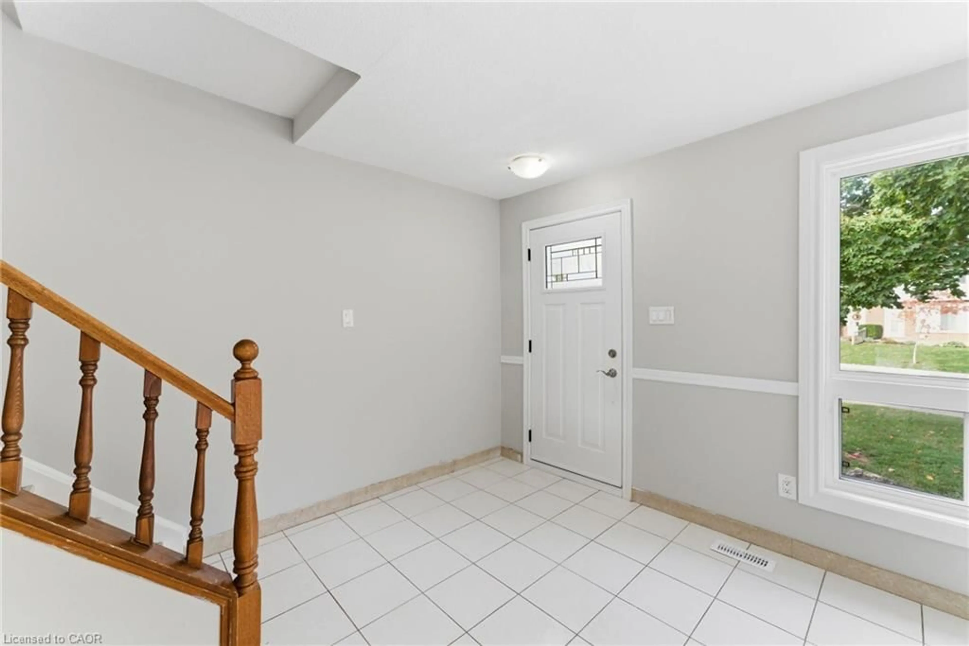 Indoor entryway for 58 Elford Cres, Hamilton Ontario L8K 5K9
