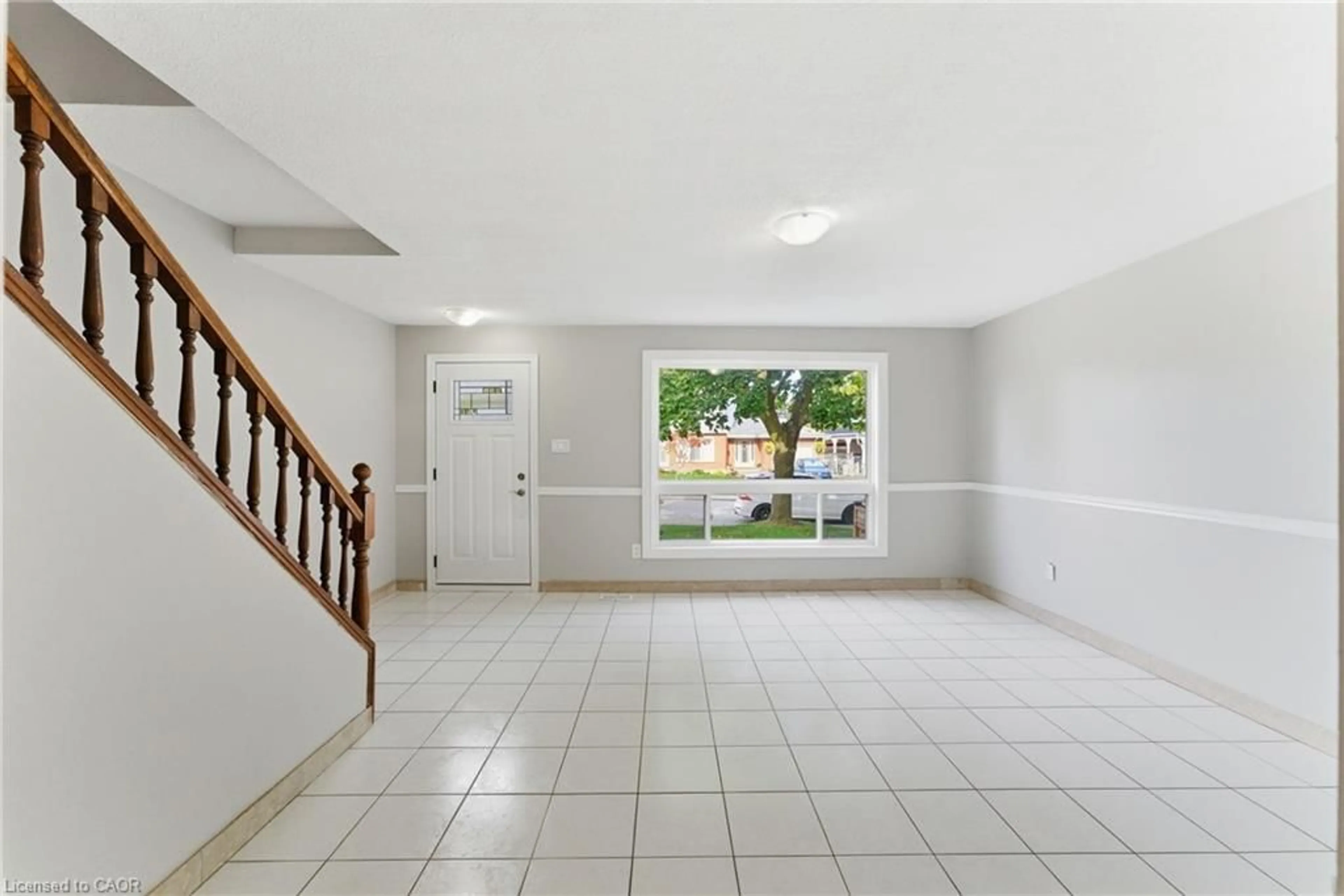 Indoor foyer for 58 Elford Cres, Hamilton Ontario L8K 5K9