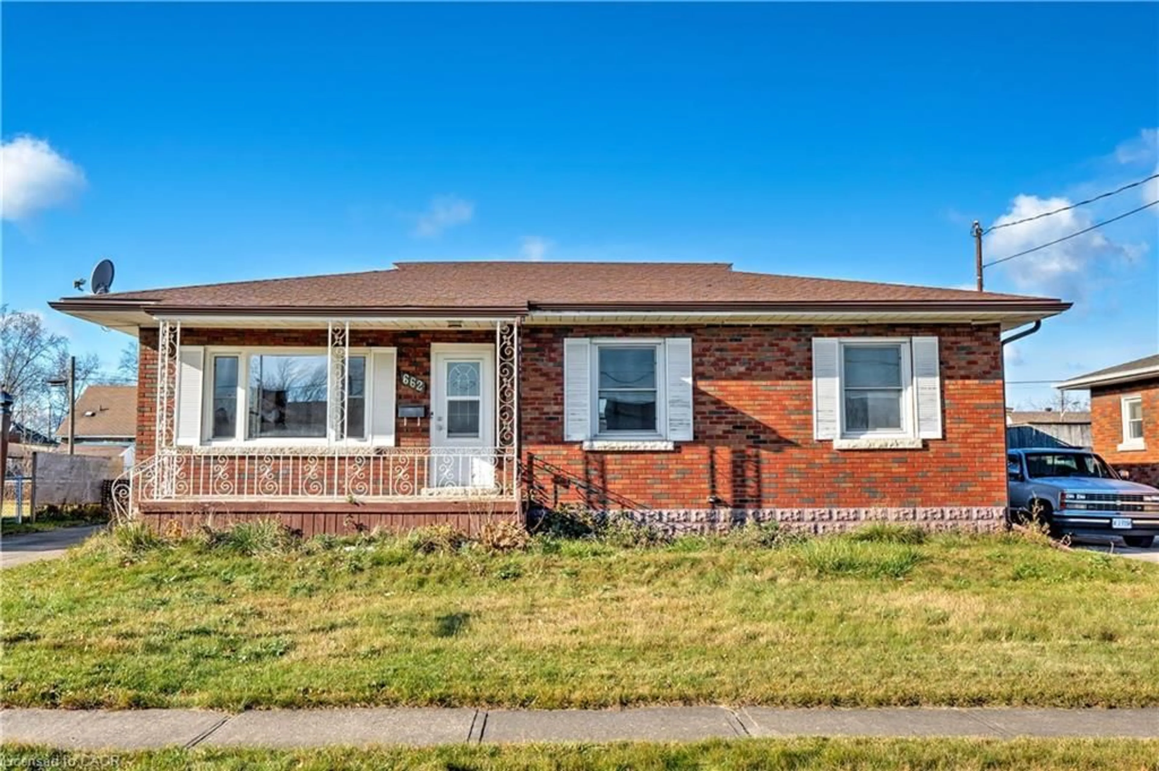 Home with brick exterior material, street for 662 Harriet St, Welland Ontario L3B 2J3