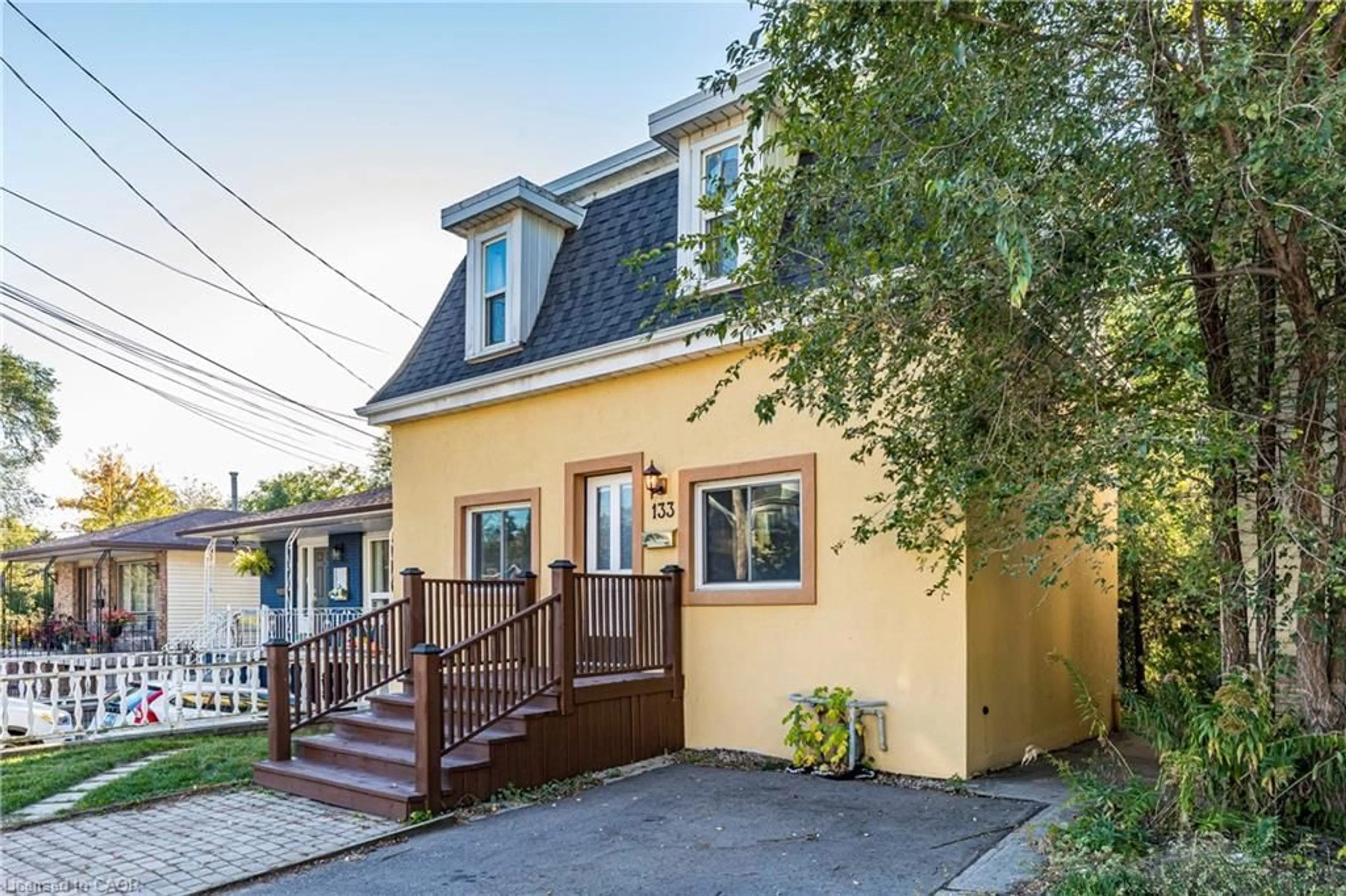 Patio, street for 133 Breadalbane St, Hamilton Ontario L8R 3G7