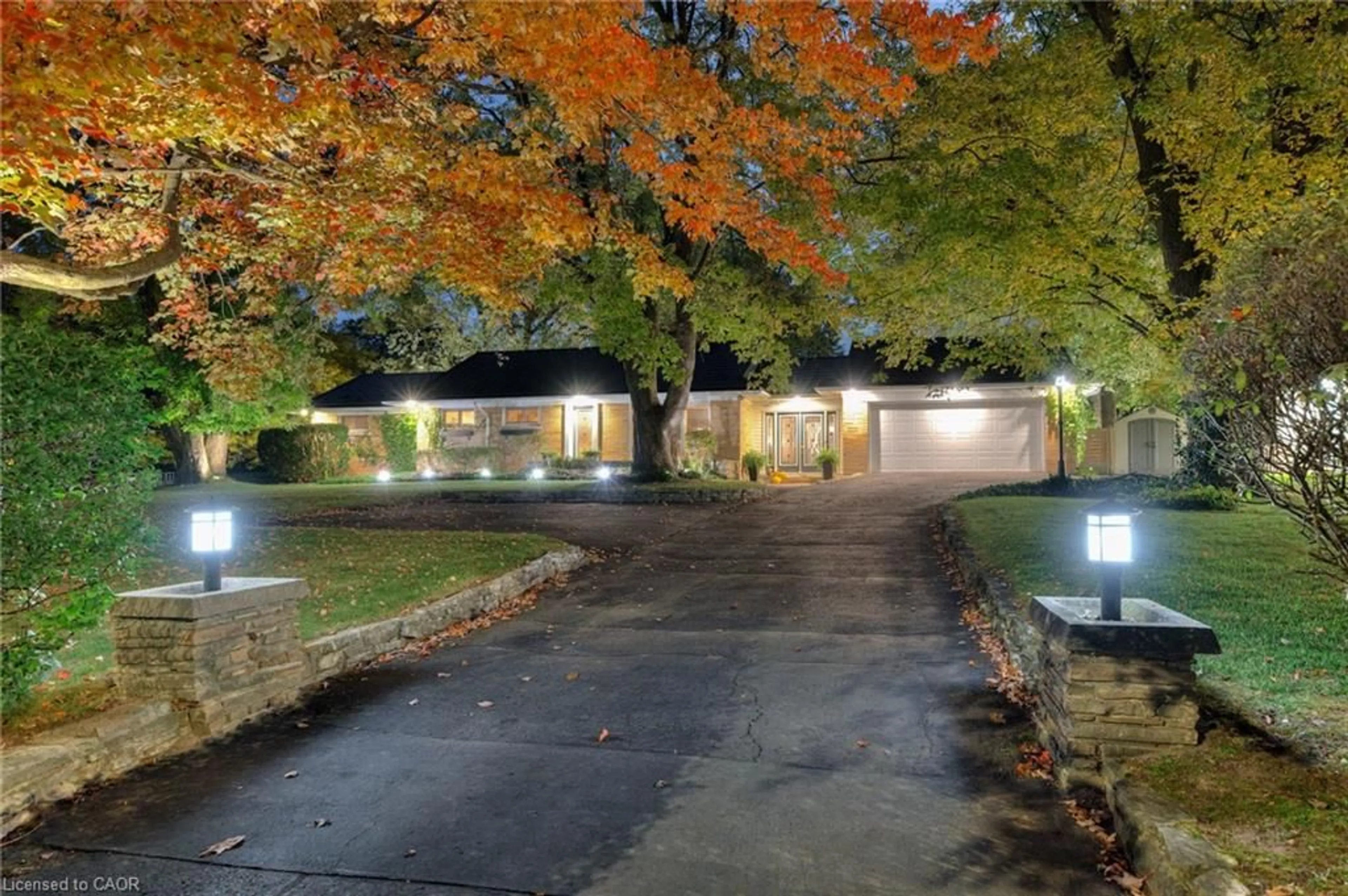 A pic from outside/outdoor area/front of a property/back of a property/a pic from drone, street for 243 Lincoln Rd, Waterloo Ontario N2J 2P4