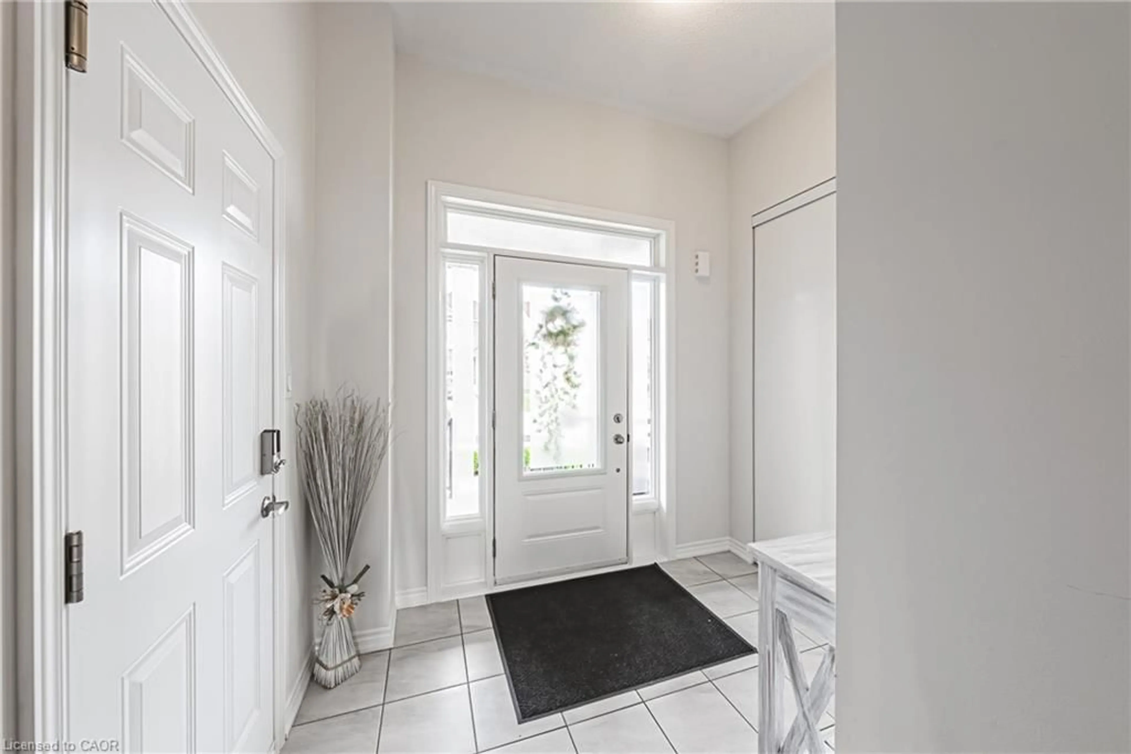 Indoor entryway for 43 Ready Rd, Fergus Ontario N1M 0G3