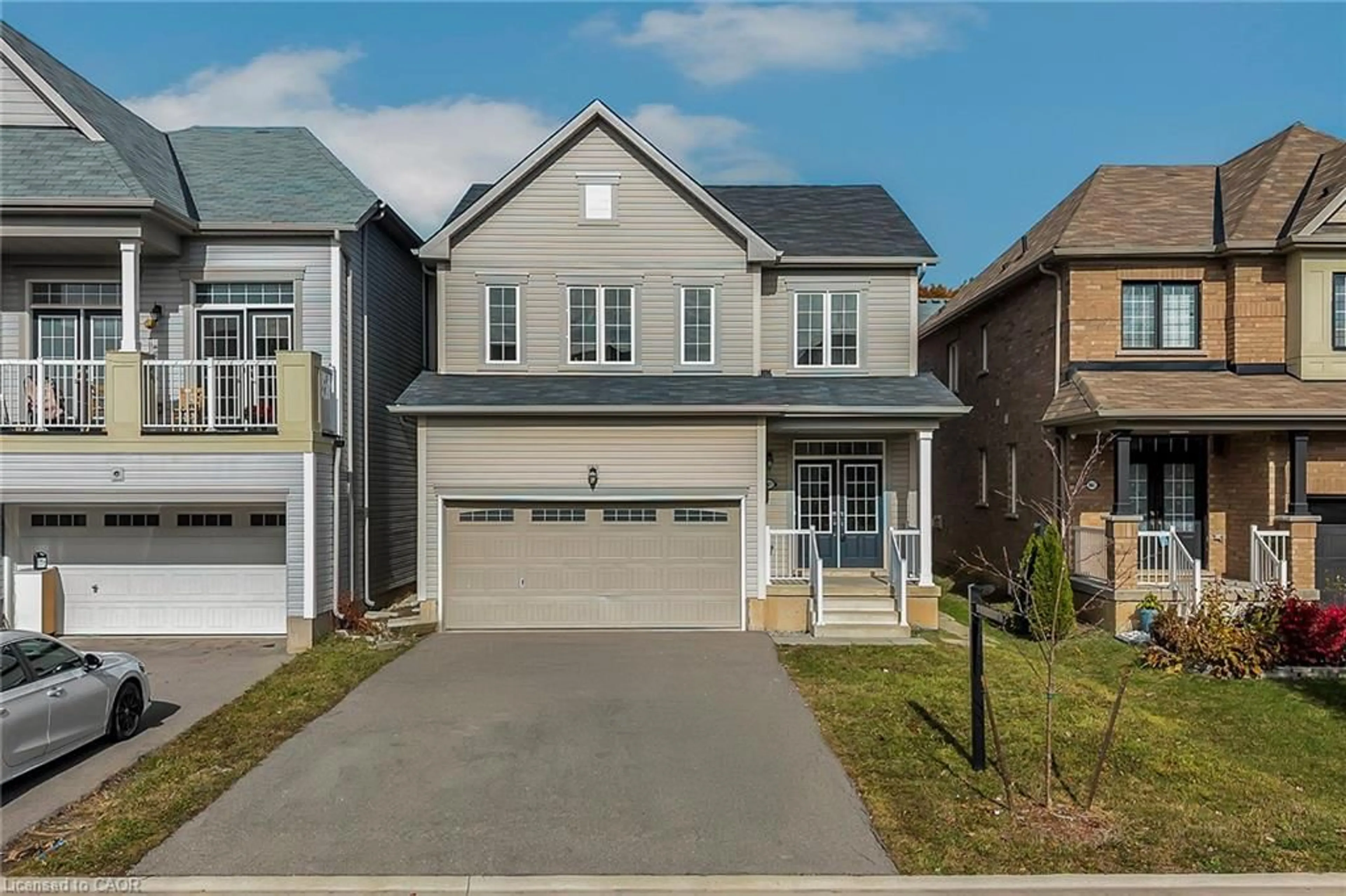 A pic from outside/outdoor area/front of a property/back of a property/a pic from drone, street for 8671 Pawpaw Lane, Niagara Falls Ontario L2H 3S5