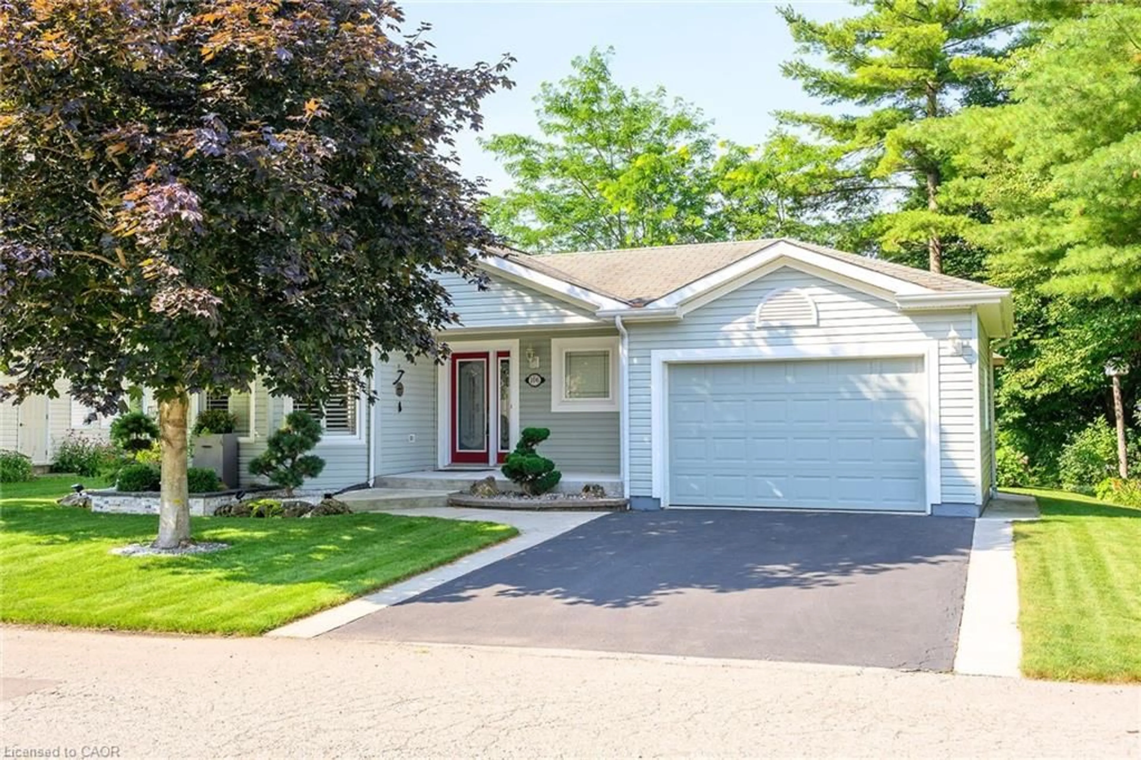 Home with vinyl exterior material, street for 106 Bushmill Cir, Flamborough Ontario L8B 1A5