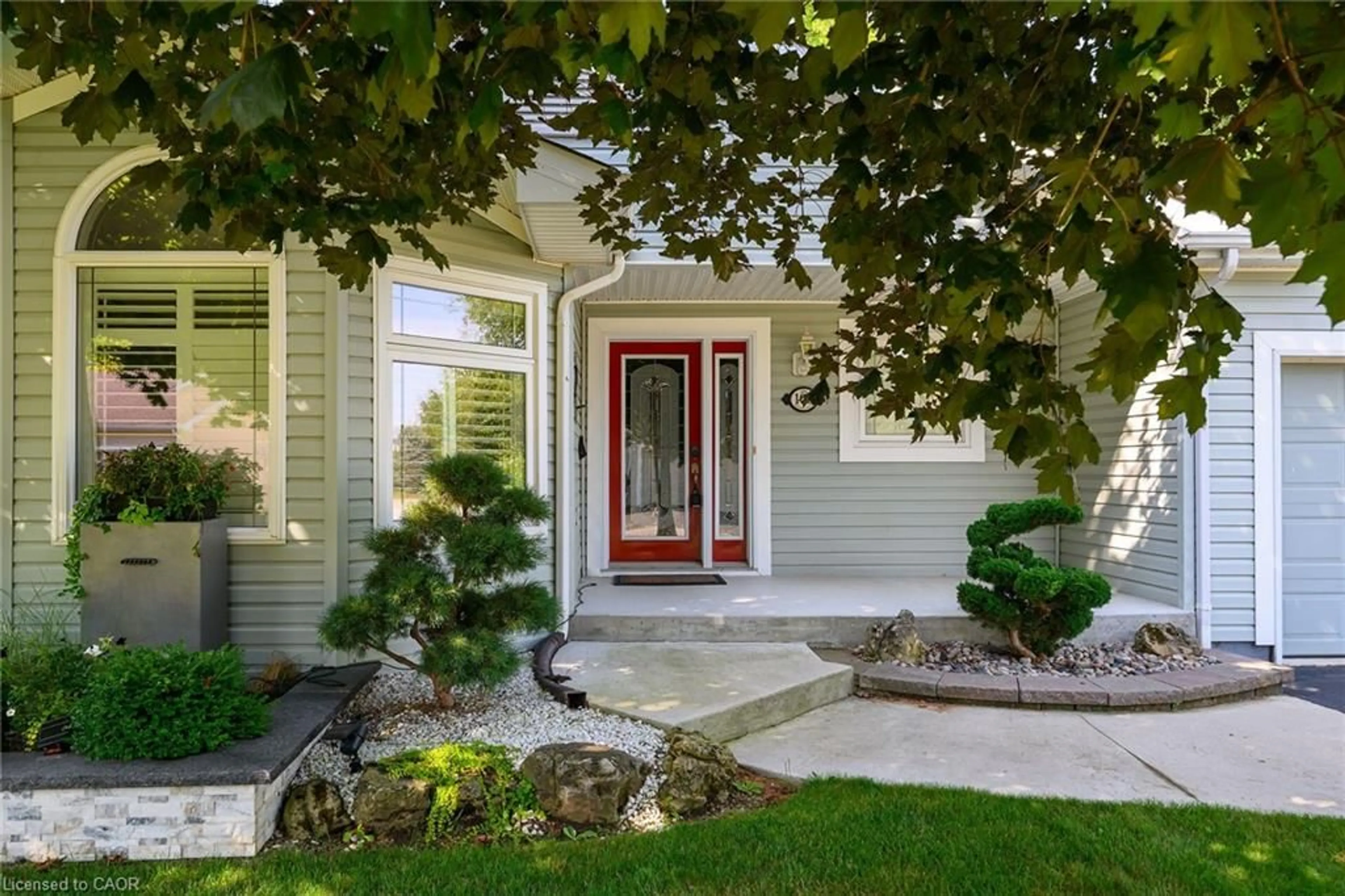 Home with vinyl exterior material, street for 106 Bushmill Cir, Flamborough Ontario L8B 1A5