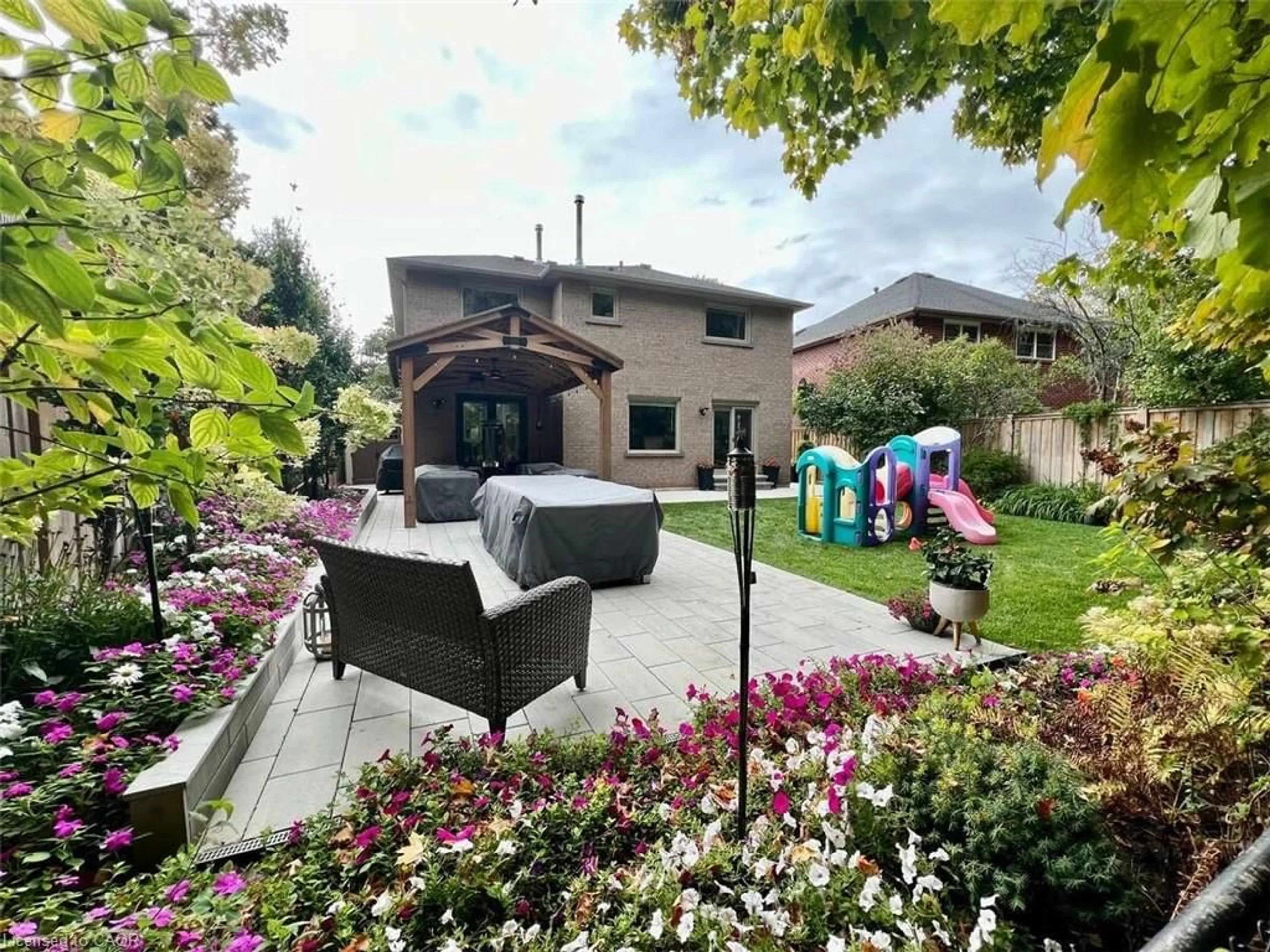 Patio, street for 1257 Mccraney St, Oakville Ontario L6H 3A3