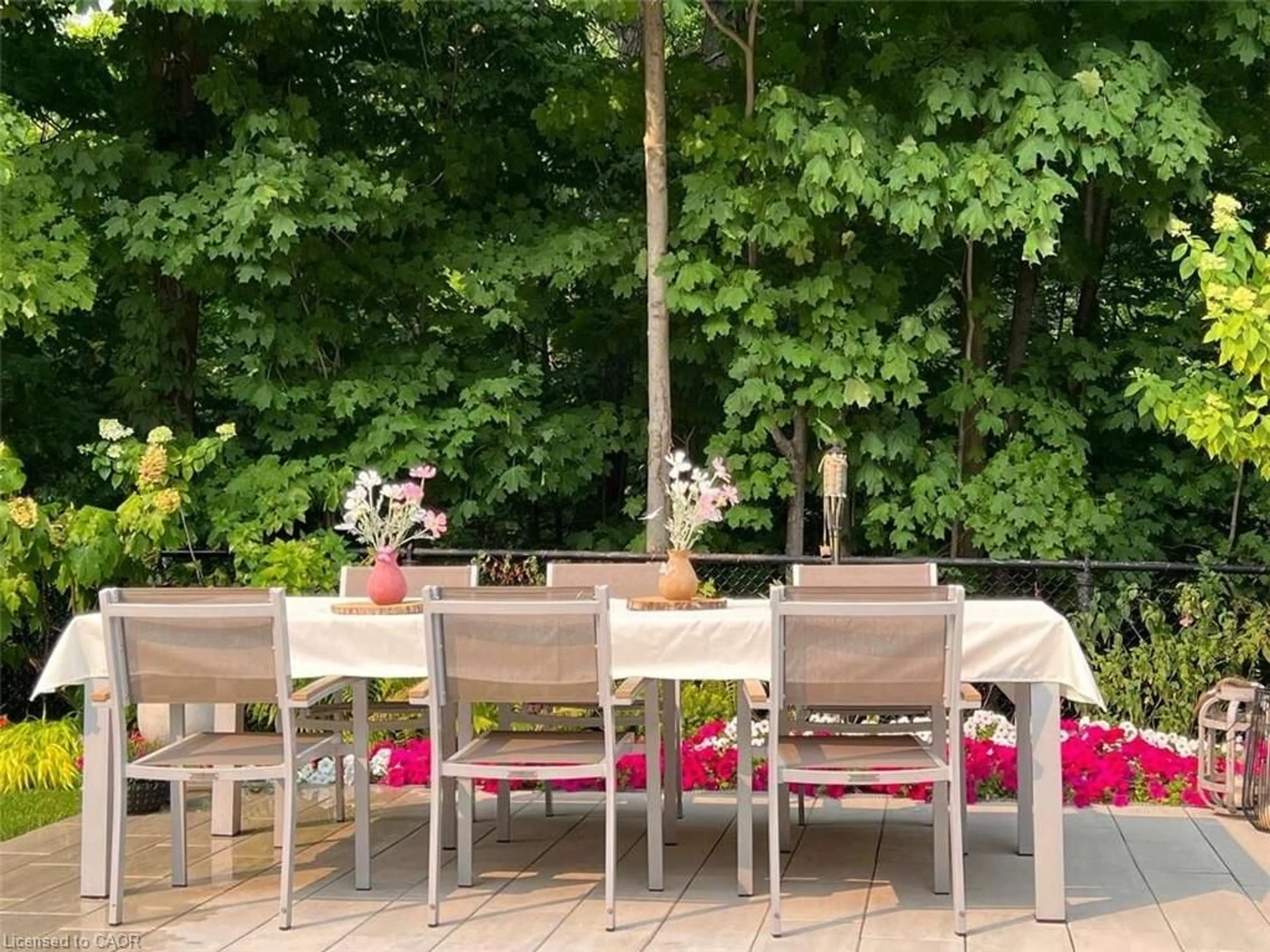 Patio, street for 1257 Mccraney St, Oakville Ontario L6H 3A3